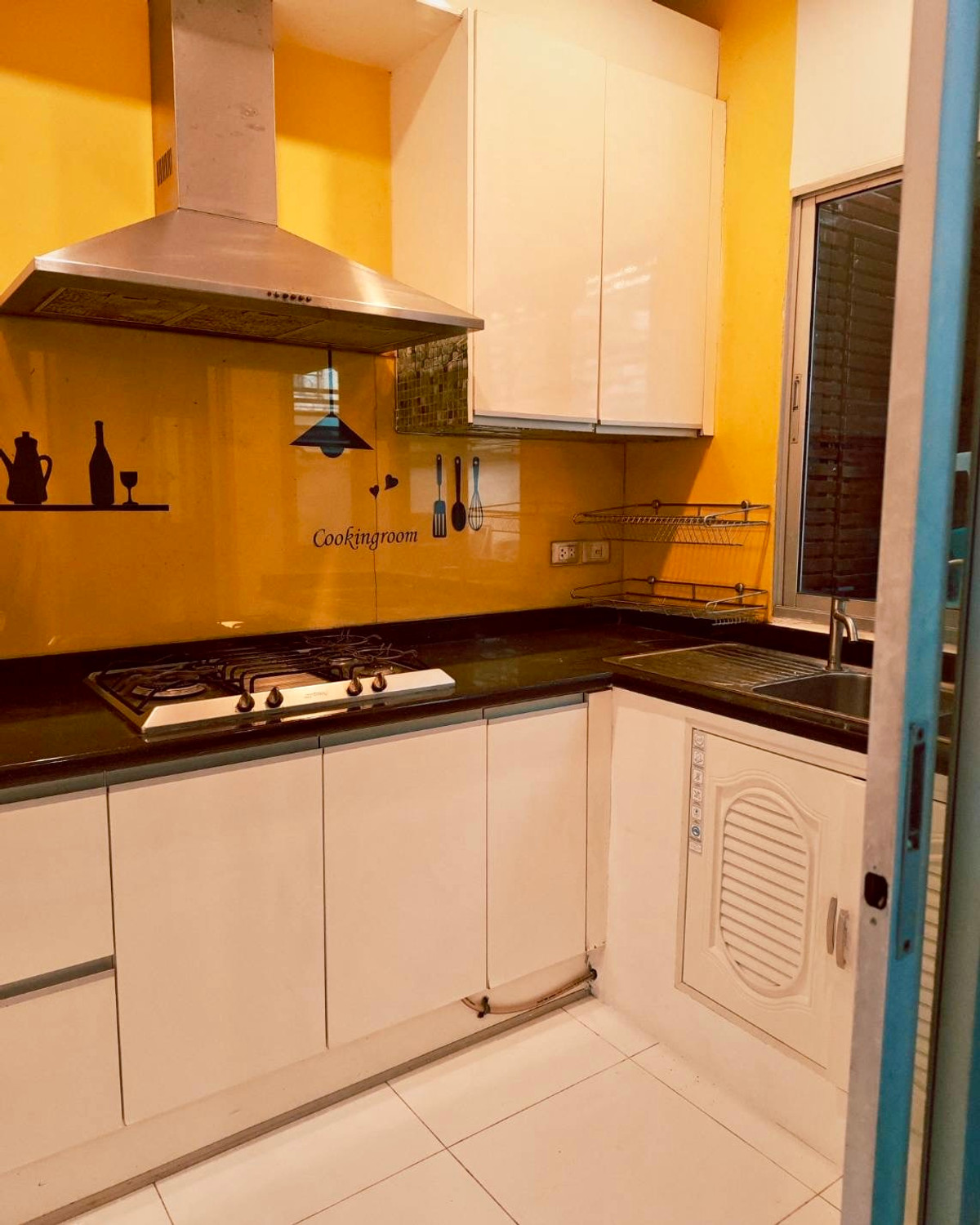 For RentTownhomePattanakan, Srinakarin : For Rent: 3-Storey Townhome at Baan Klang Muang The Royal Monaco Srinakarin – Pattanakarn Spacious Modern Townhome in a Prime Location, Ready to Move In