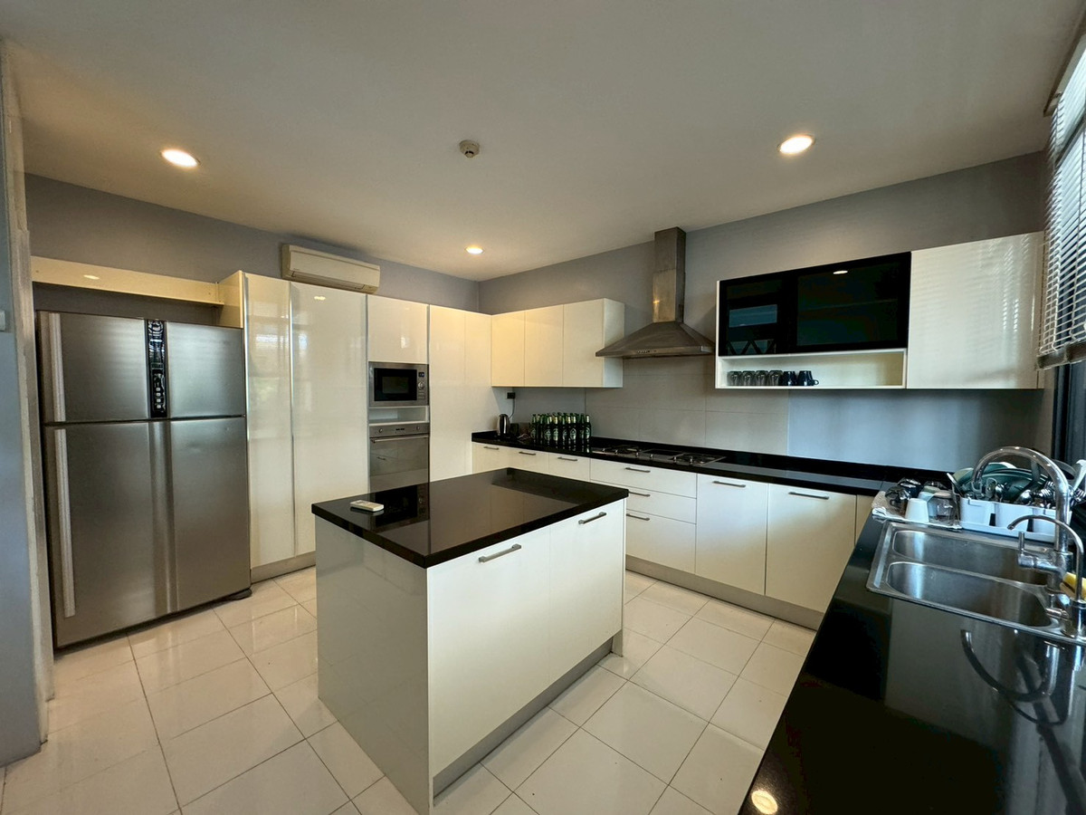 For RentHouseSukhumvit, Asoke, Thonglor : Single house with private pool, 4 bedrooms - Phrom Phong ** NO CO-AGENT **