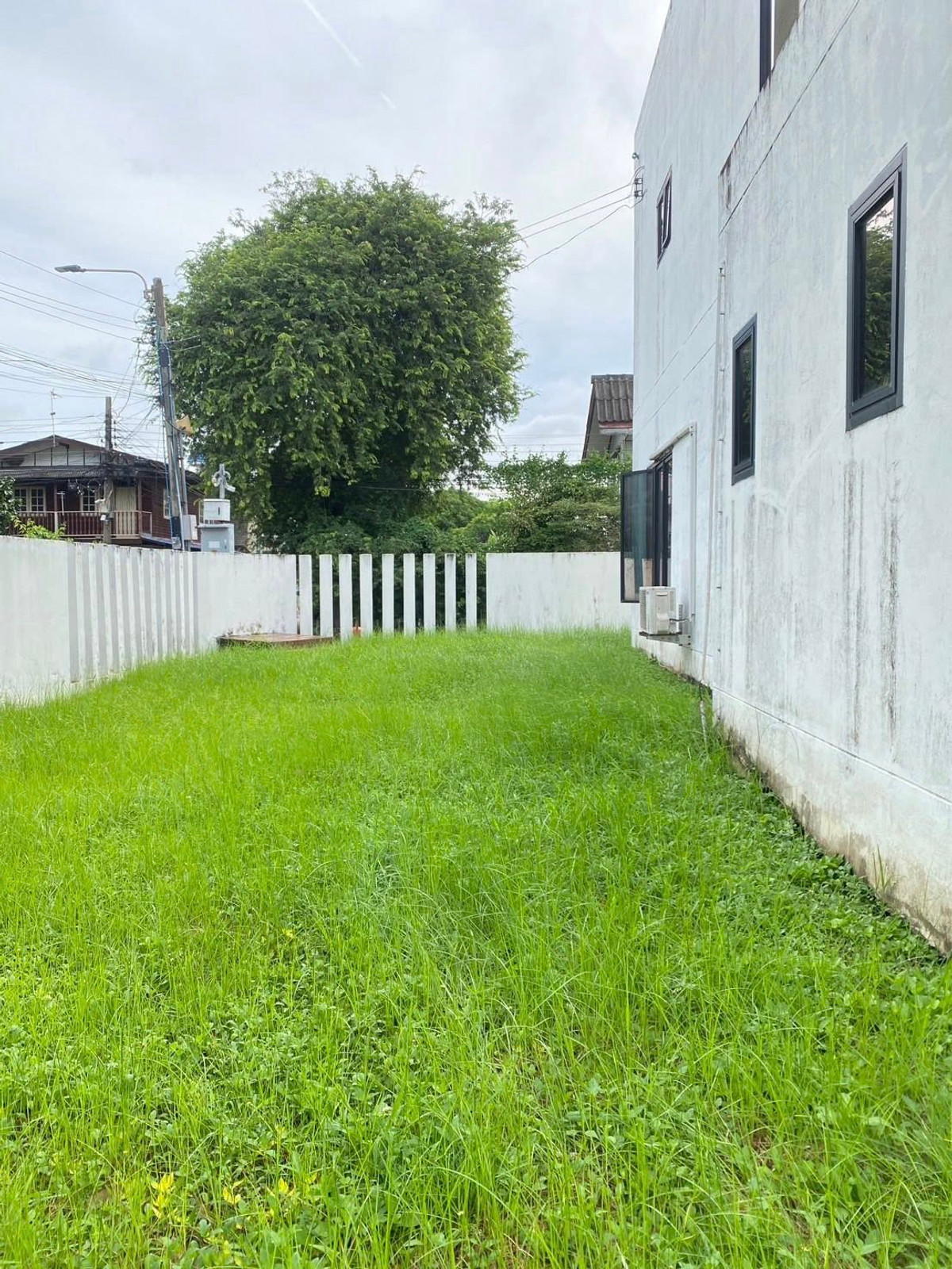 ขายบ้านพุทธมณฑล ศาลายา : บ้านเดี่ยว พุทธมณฑลสาย 2 บ้านหลังหัวมุม พื้นที่รอบบ้านกว้าง โปร่ง ลมดี