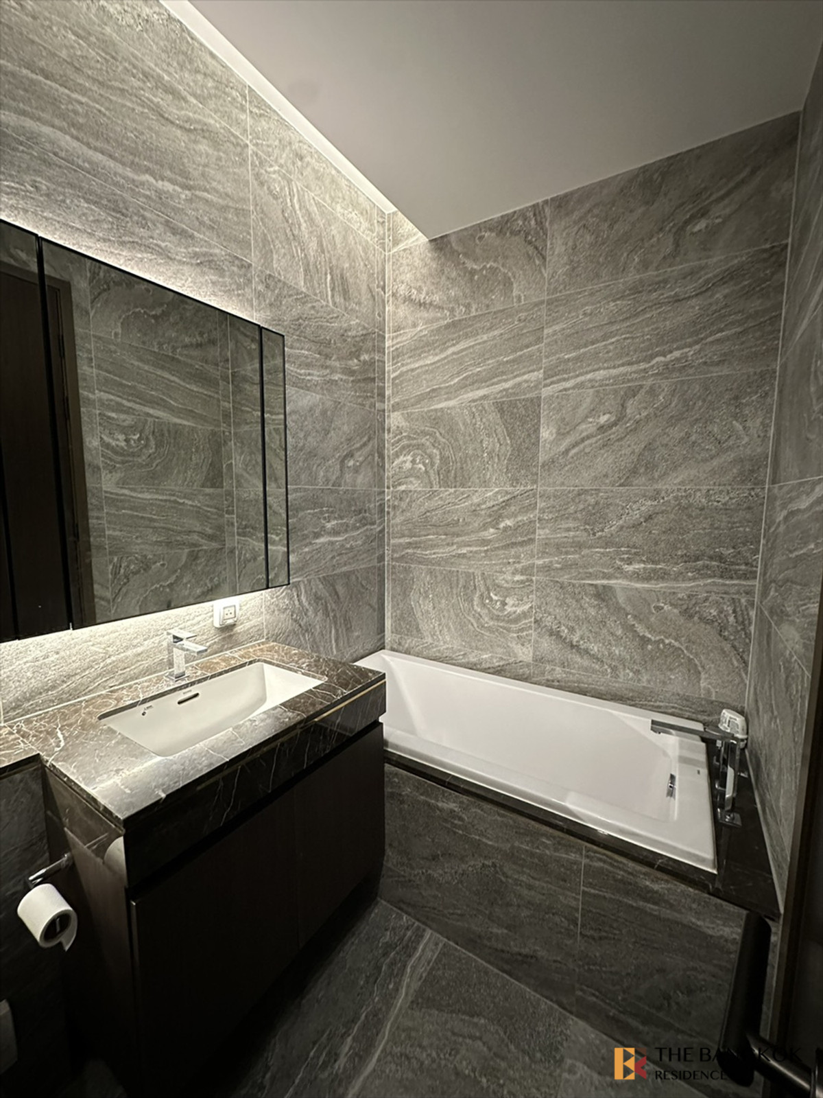 For SaleCondoSukhumvit, Asoke, Thonglor : The Esse Sukhumvit 36, 🌃Luxury Unit with Dark Modern Interior , near Bts ThongLo