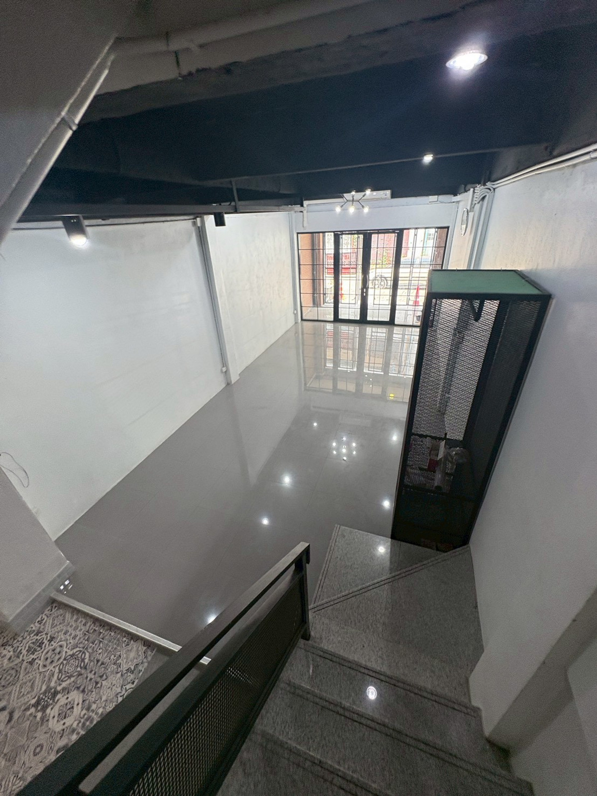 For RentTownhomePattanakan, Srinakarin : Townhome for rent, 5 bedrooms, 7 bathrooms, seven air conditioners, near MRT Kelantan (YL12)