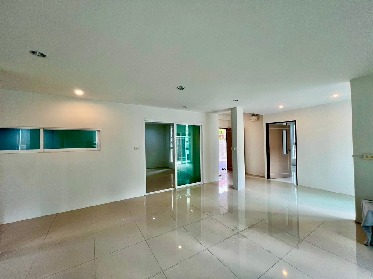 ให้เช่าบ้านลาดพร้าว เซ็นทรัลลาดพร้าว : ให้เช่า บ้านเดี่ยวหลังมุม สไตล์โฮมออฟฟิศ | วิภาวดี 20 | ทำเลใจกลางเมือง เหมาะอยู่อาศัยหรือทำสำนักงานส่วนตัว