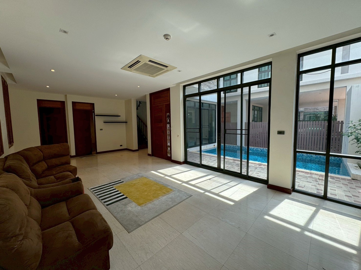 For RentHouseSukhumvit, Asoke, Thonglor : Single house with private pool, 4 bedrooms - Phrom Phong ** NO CO-AGENT **