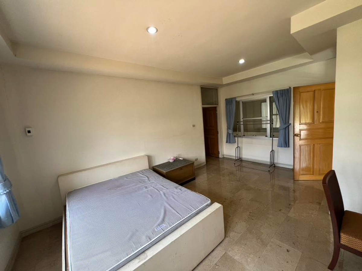 ให้เช่าบ้านเลียบทางด่วนรามอินทรา : ให้เช่า!! คฤหาสน์หรู 5 ห้องนอน 650 ตร.ม. ติดถนนรามอินทรา & รถไฟฟ้าสายสีชมพู | หมู่บ้านแมกไม้ รามอินทรา 103/3