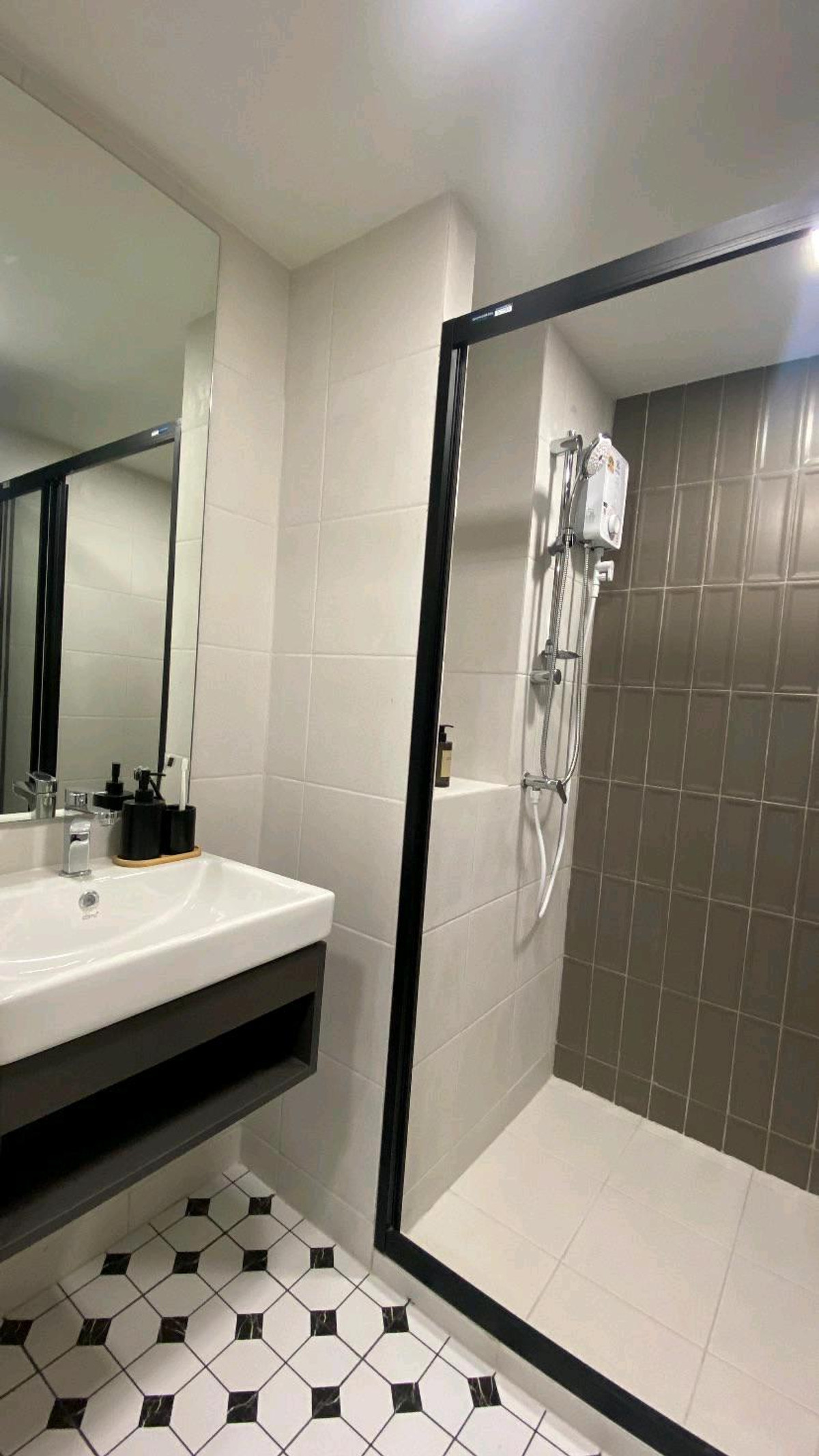 For SaleCondoPathum Thani,Rangsit, Thammasat : 📍 𝗞𝗔𝗩𝗘 𝗪𝗢𝗡𝗗𝗘𝗥𝗟𝗔𝗡𝗗 : Reserve a beautiful room location before anyone else. Reserve only 999฿ Condo allows pets 🐶🐱🐞 Easy installments only 4,900, special price 1.79 Delete🎪 Professional customer care Line:aee2702