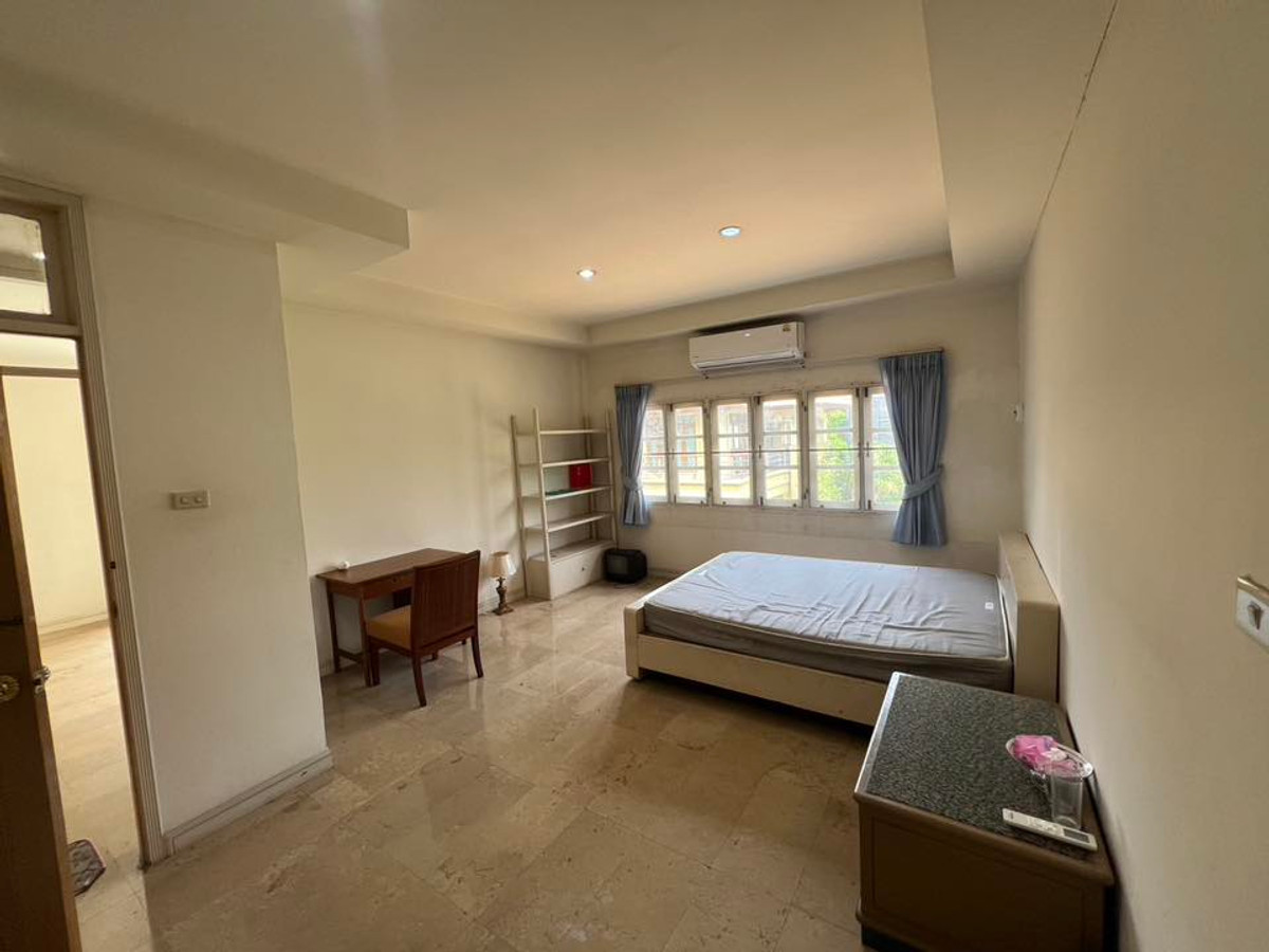 ให้เช่าบ้านเลียบทางด่วนรามอินทรา : ให้เช่า!! คฤหาสน์หรู 5 ห้องนอน 650 ตร.ม. ติดถนนรามอินทรา & รถไฟฟ้าสายสีชมพู | หมู่บ้านแมกไม้ รามอินทรา 103/3