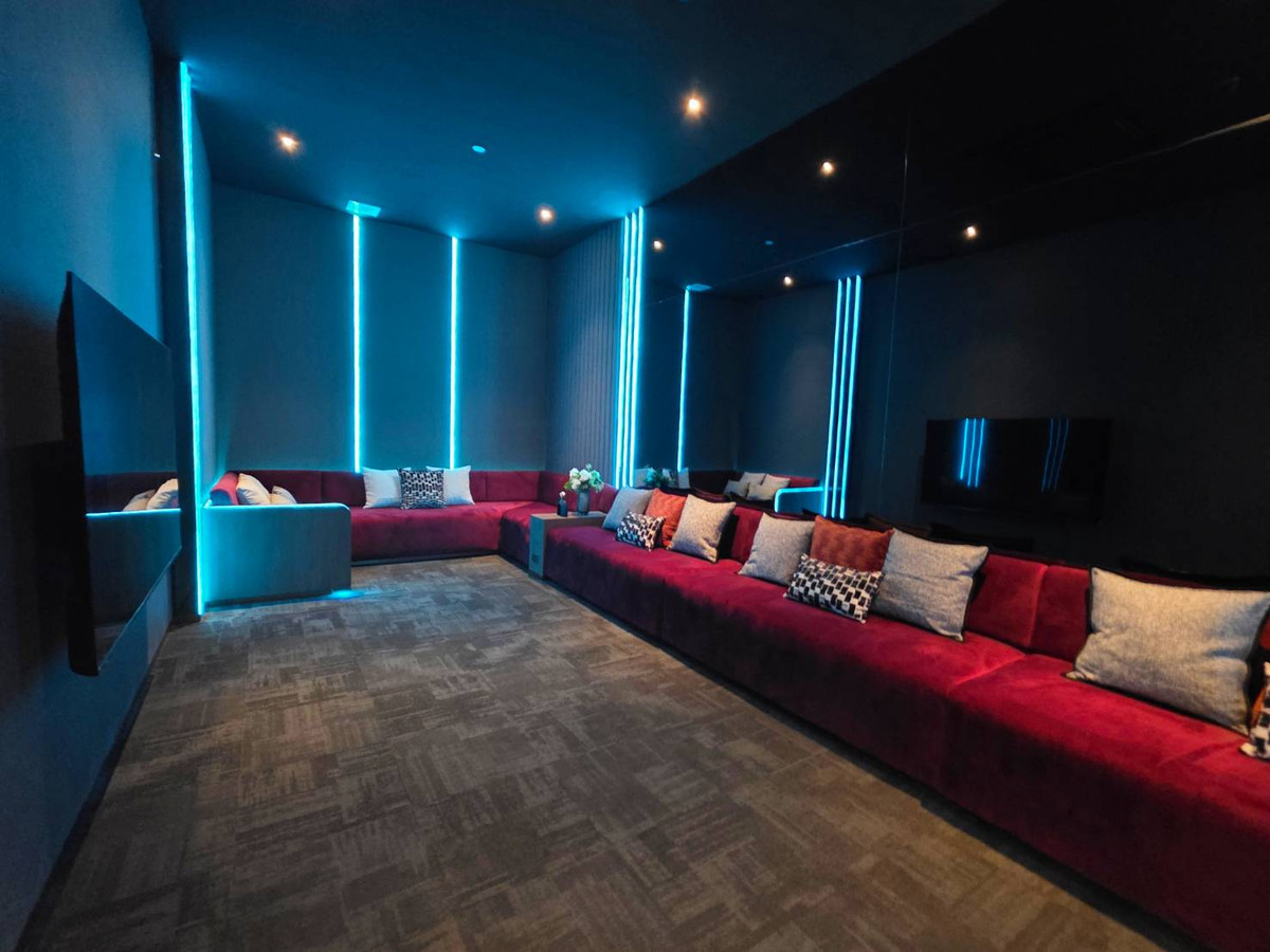 For RentCondoBangna, Bearing, Lasalle : 🔥For Rent Now🔥 Origin Place Bangna, brand new unit, never occupied. Next to MRT Sri Eiam Interchange (2 lines). Fully furnished with built-in furniture and Smart Closet. Near Central Bangna.