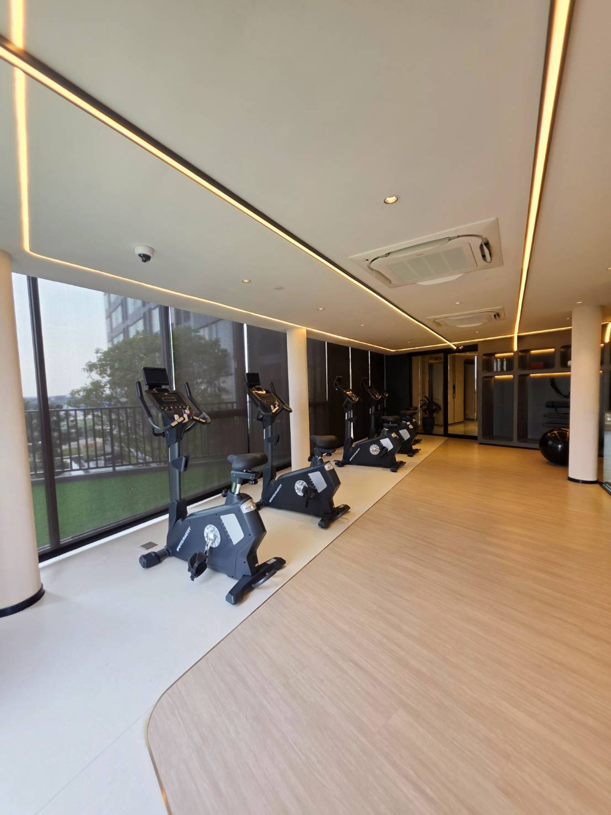 For RentCondoBangna, Bearing, Lasalle : 🔥For Rent Now🔥 Origin Place Bangna, brand new unit, never occupied. Next to MRT Sri Eiam Interchange (2 lines). Fully furnished with built-in furniture and Smart Closet. Near Central Bangna.