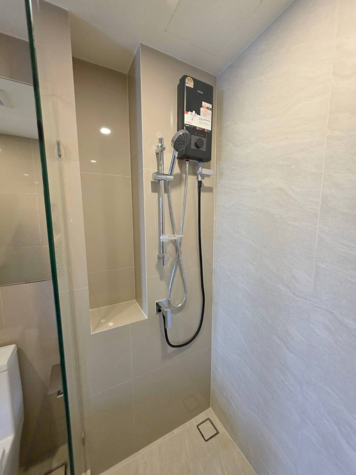 For RentCondoBangna, Bearing, Lasalle : 🔥For Rent Now🔥 Origin Place Bangna, brand new unit, never occupied. Next to MRT Sri Eiam Interchange (2 lines). Fully furnished with built-in furniture and Smart Closet. Near Central Bangna.