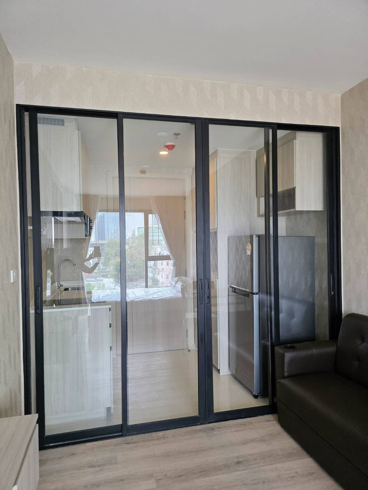 For RentCondoBangna, Bearing, Lasalle : 🔥For Rent Now🔥 Origin Place Bangna, brand new unit, never occupied. Next to MRT Sri Eiam Interchange (2 lines). Fully furnished with built-in furniture and Smart Closet. Near Central Bangna.