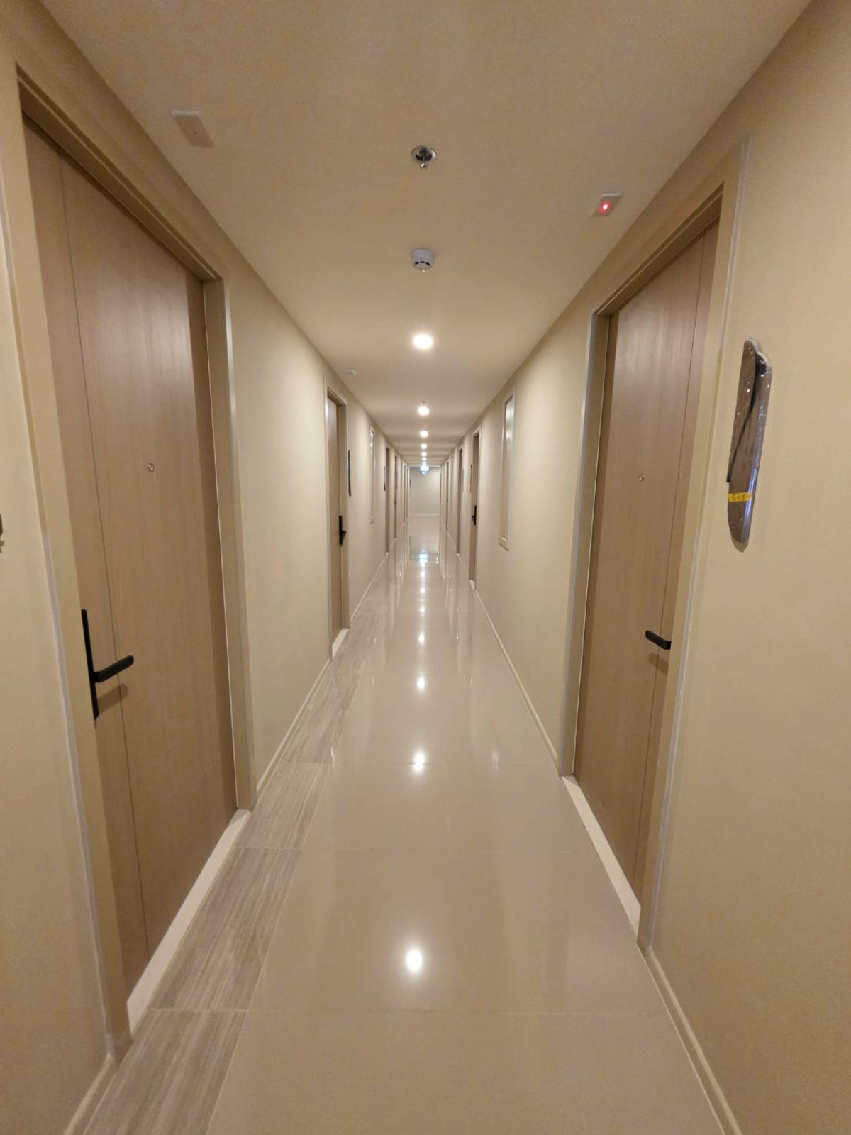 For RentCondoBangna, Bearing, Lasalle : 🔥For Rent Now🔥 Origin Place Bangna, brand new unit, never occupied. Next to MRT Sri Eiam Interchange (2 lines). Fully furnished with built-in furniture and Smart Closet. Near Central Bangna.