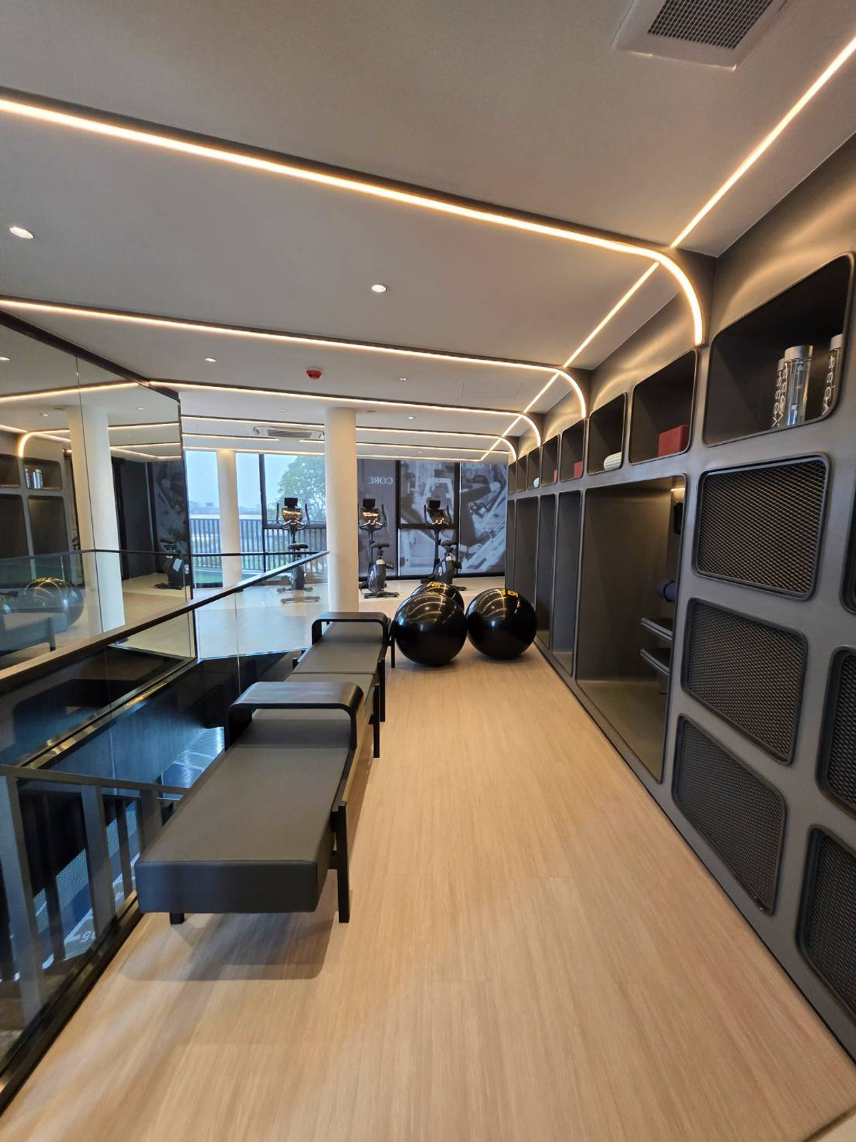 For RentCondoBangna, Bearing, Lasalle : 🔥For Rent Now🔥 Origin Place Bangna, brand new unit, never occupied. Next to MRT Sri Eiam Interchange (2 lines). Fully furnished with built-in furniture and Smart Closet. Near Central Bangna.