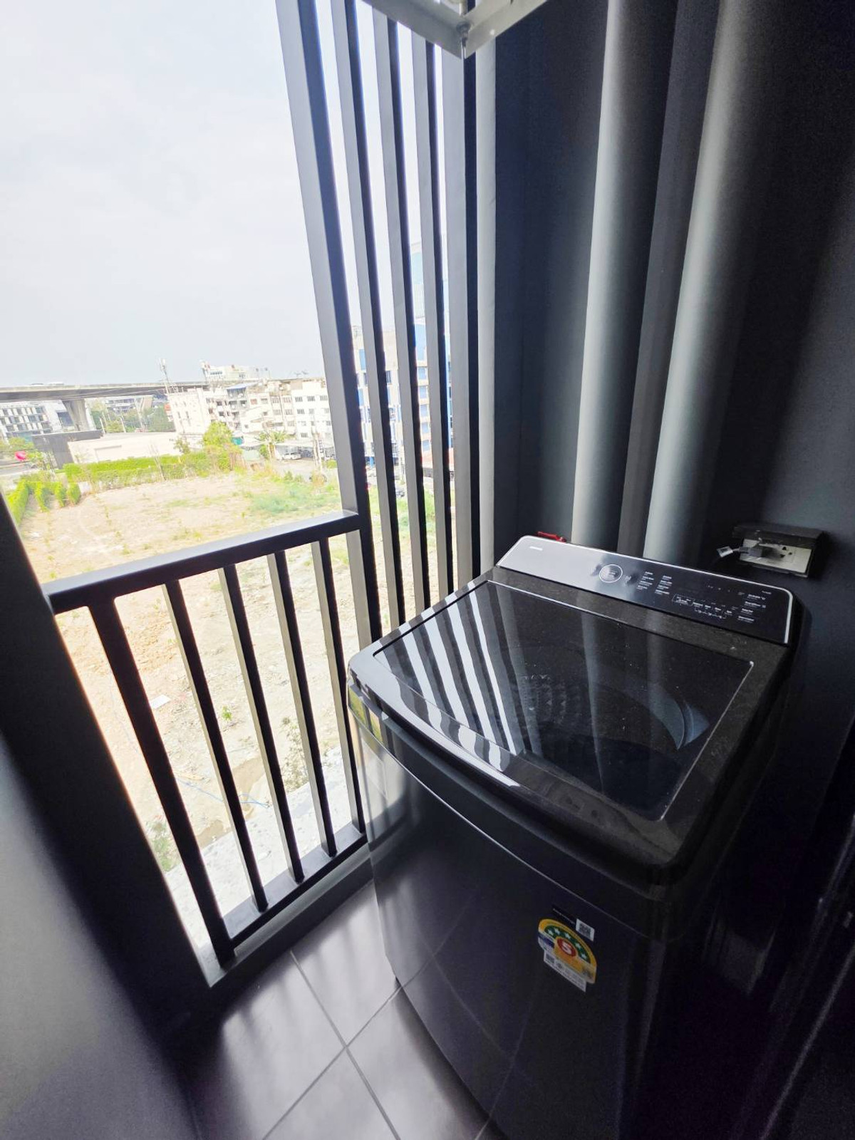 For RentCondoBangna, Bearing, Lasalle : 🔥For Rent Now🔥 Origin Place Bangna, brand new unit, never occupied. Next to MRT Sri Eiam Interchange (2 lines). Fully furnished with built-in furniture and Smart Closet. Near Central Bangna.