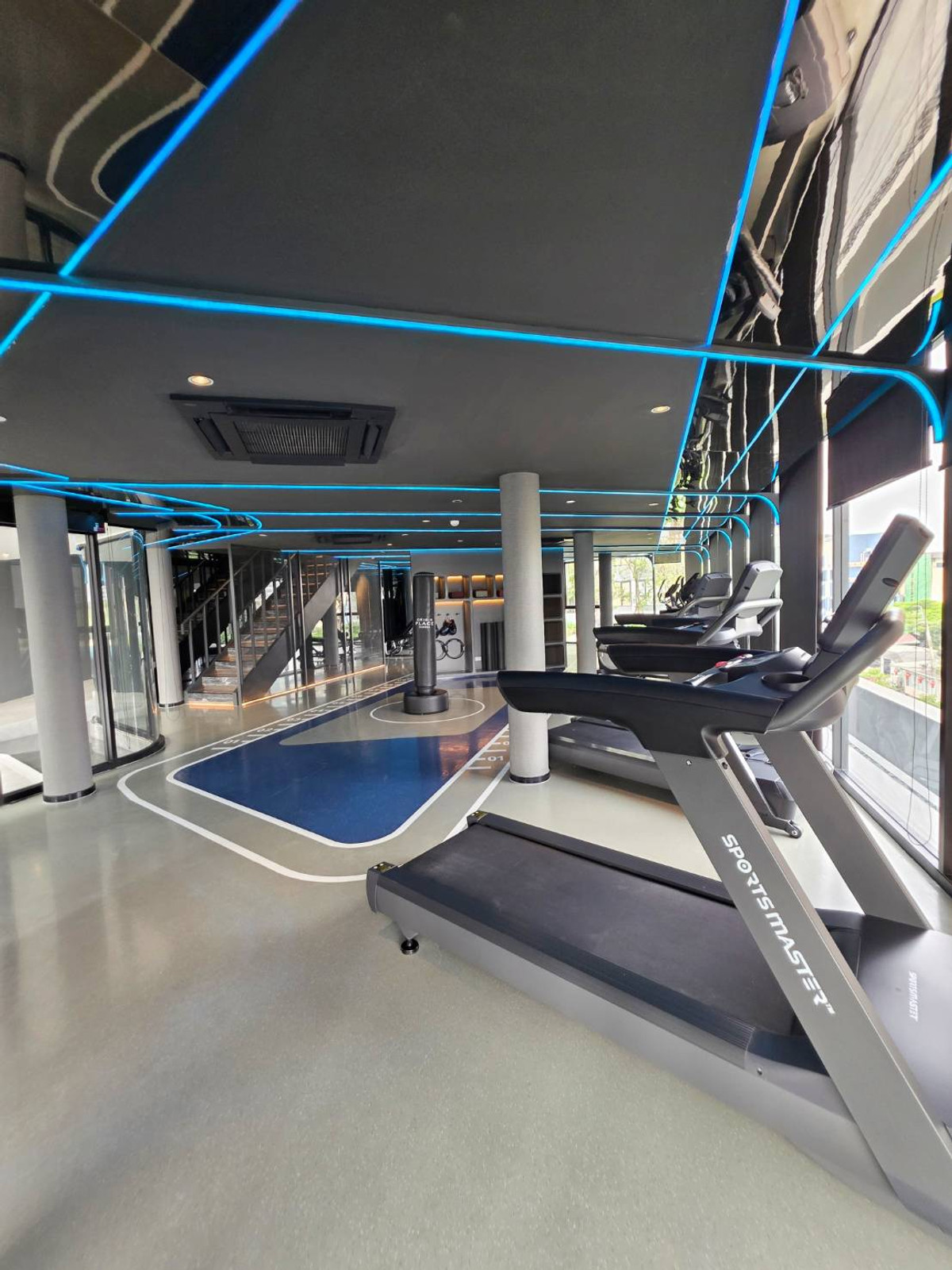 For RentCondoBangna, Bearing, Lasalle : 🔥For Rent Now🔥 Origin Place Bangna, brand new unit, never occupied. Next to MRT Sri Eiam Interchange (2 lines). Fully furnished with built-in furniture and Smart Closet. Near Central Bangna.