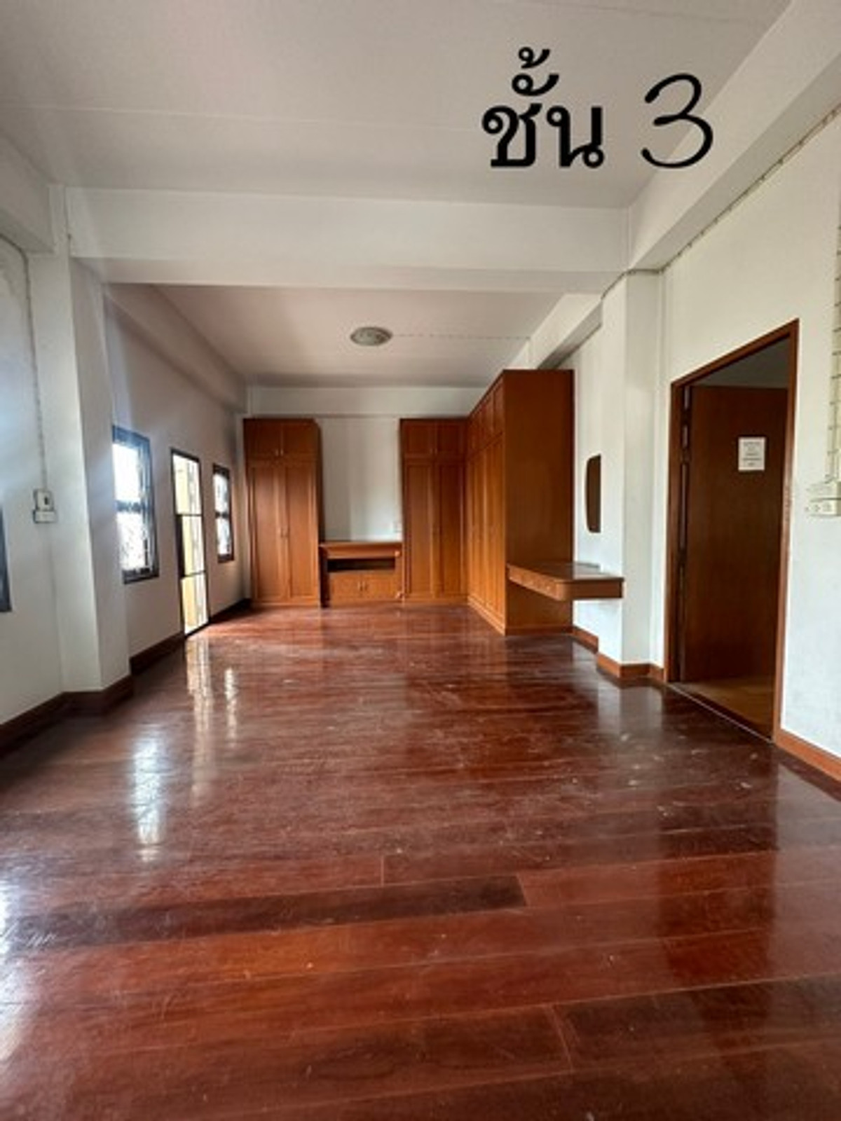 ให้เช่าอาคารพาณิชย์พัฒนาการ ศรีนครินทร์ : HR3224ให้เช่าอาคารพาณิชย์พื้นที่ใหญ่ 1,100 ตร.ม. ทำเลทองติดถนนศรีนครินทร์ หน้าร้านโดดเด่นติดถนนใหญ่ (ฝั่งซีคอนสแควร์) | ใกล้ MRT ศรีนุช เพียงไม่กี่ก้าว