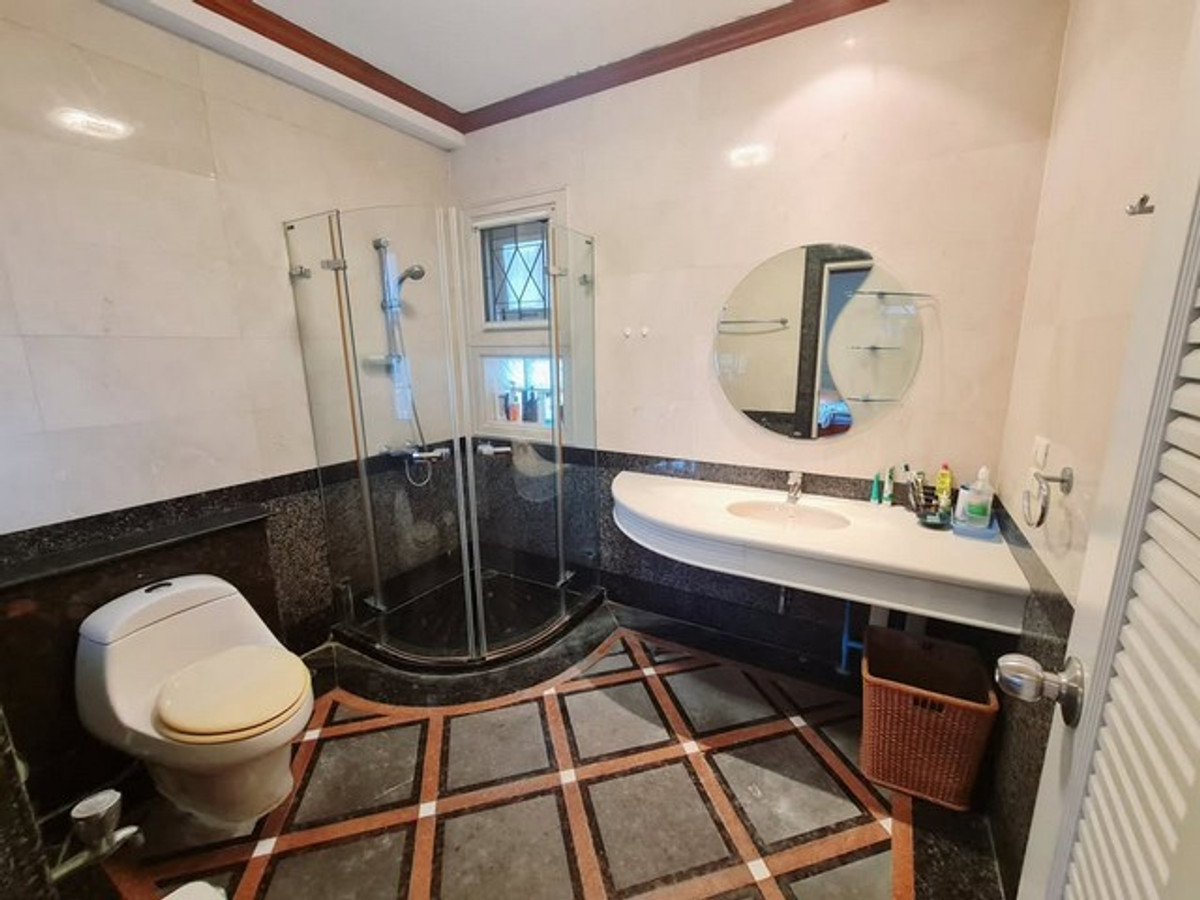 ให้เช่าบ้านเกษตร นวมินทร์ ลาดปลาเค้า : HR3240ให้เช่าบ้านเดี่ยวหลังใหญ่ 5 ห้องนอน ทำเลเลียบด่วน-เกษตรนวมินทร์ หมู่บ้านชวนชื่น ลาดพร้าว  พื้นที่ใช้สอยจุใจ 347 ตร.ม. พร้อมเฟอร์นิเจอร์และเครื่องใช้ไฟฟ้าครบชุด หิ้วกระเป๋าเข้าอยู่ได้เลย