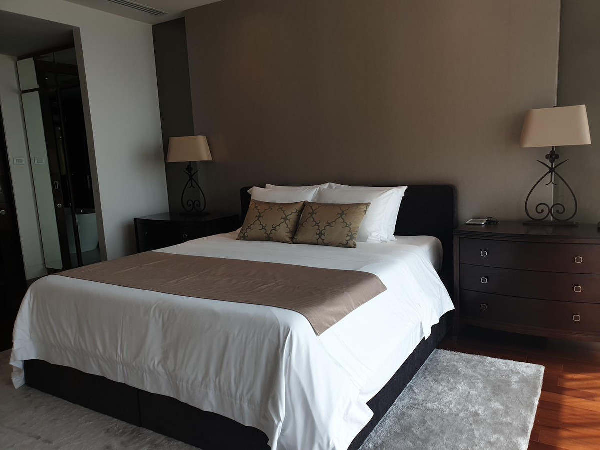 For RentCondoWitthayu, Chidlom, Langsuan, Ploenchit : ✨Luxury condo for rent with 5-star hotel service at The St. Regis Bangkok, 3 bedrooms, fully furnished, connected to BTS Ratchadamri, near Lumpini Park, One Bangkok.