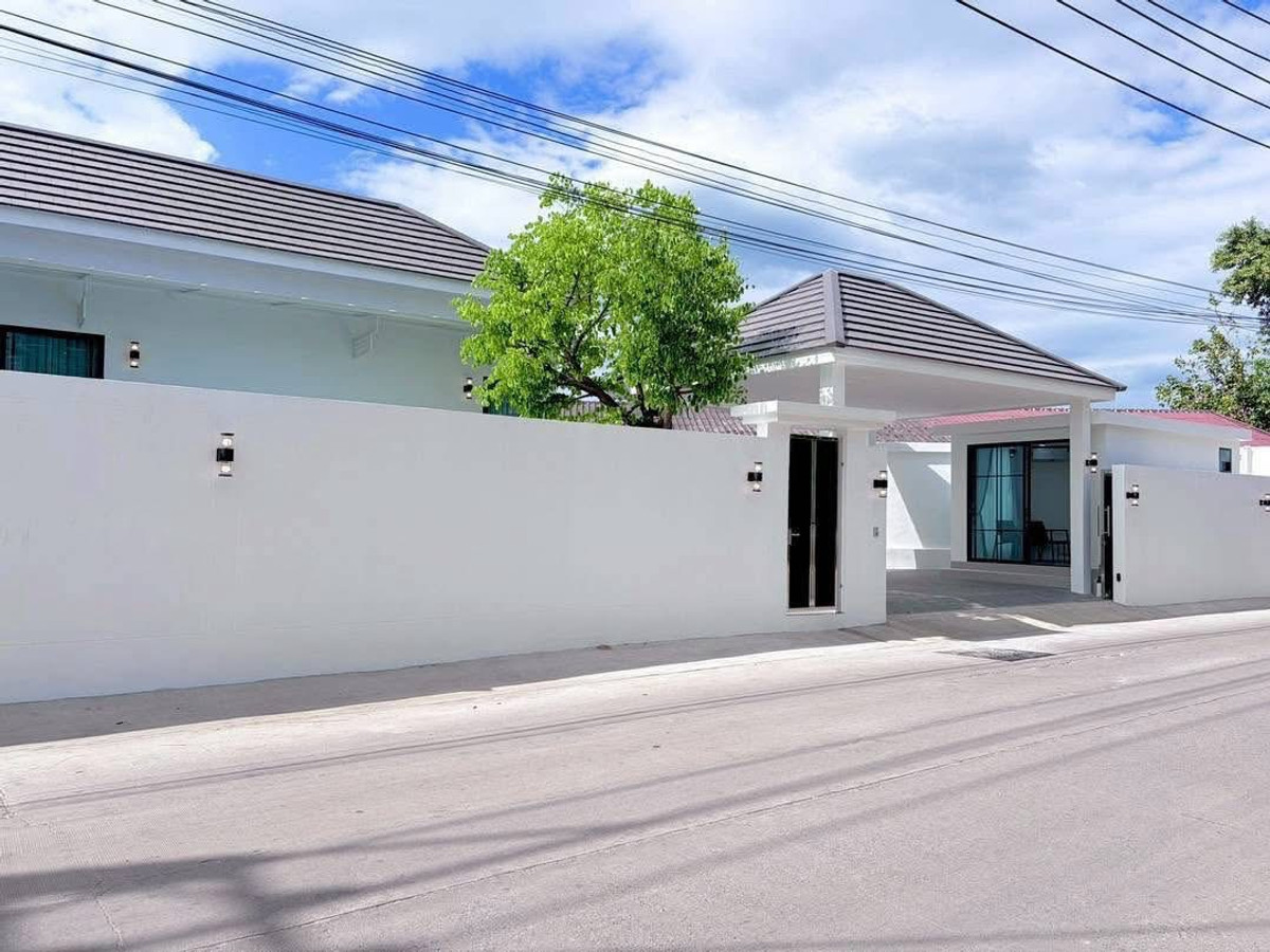 ขายบ้านพัทยา บางแสน ชลบุรี สัตหีบ : พูลวิลล่า ซอย บุณย์กัญจนาราม 8 / 4 ห้องนอน (ขาย), Pool Villa Soi Bunkanchanaram 8 / 4 Bedrooms (FOR SALE) AM038