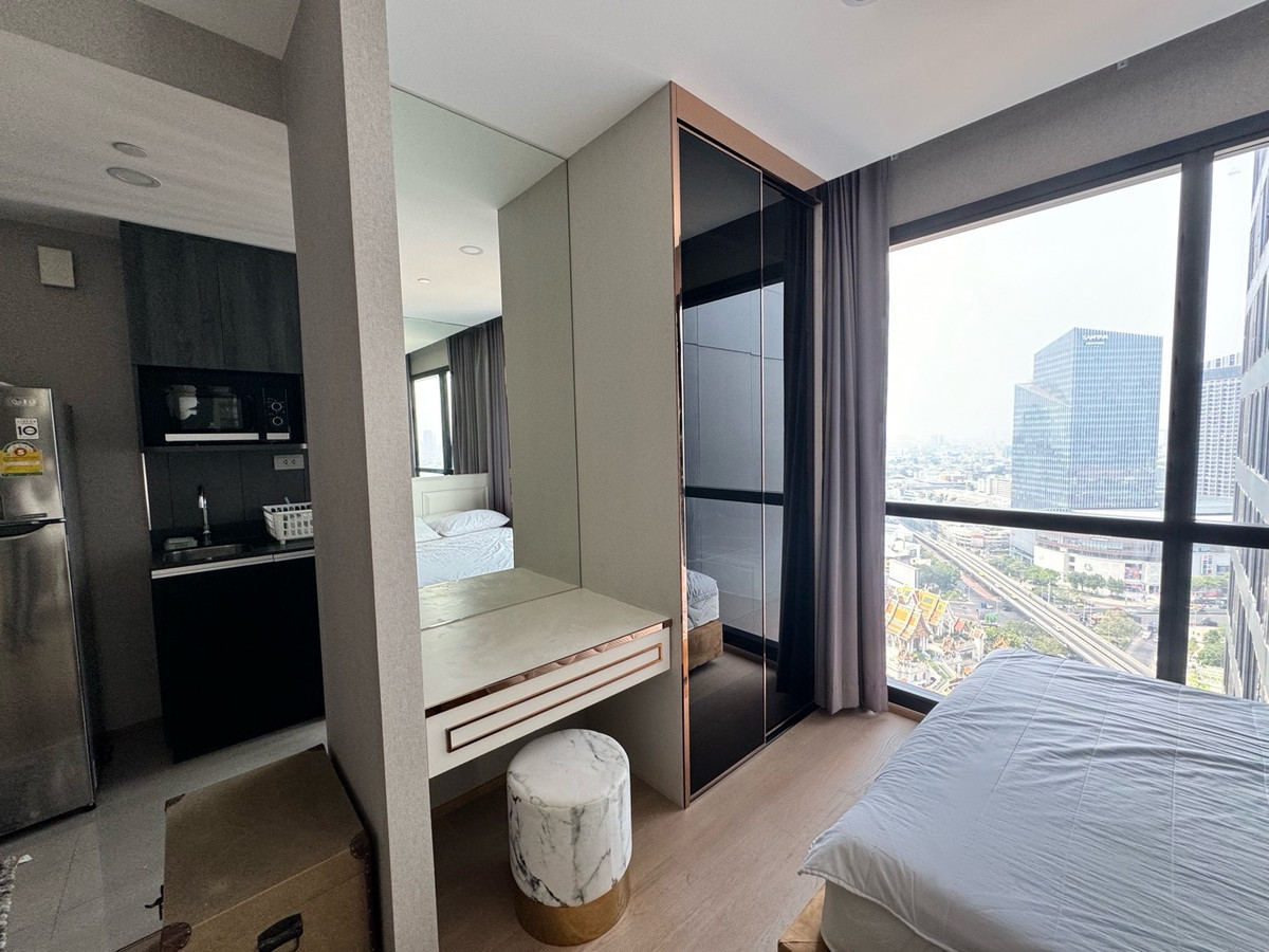 For RentCondoSiam Paragon ,Chulalongkorn,Samyan : For rent Ashton chula Silom price 22,000 baht contact 0869017364