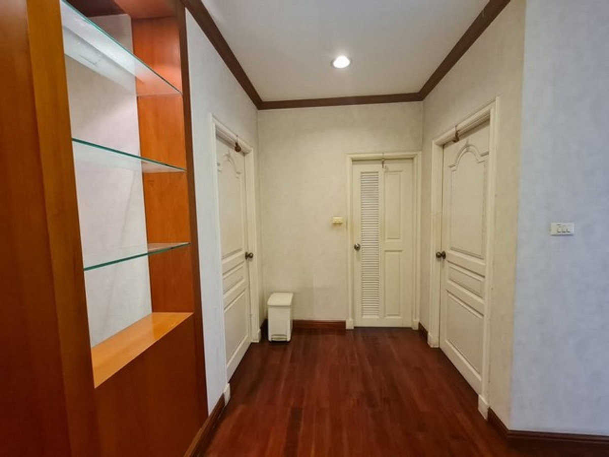 ให้เช่าบ้านเกษตร นวมินทร์ ลาดปลาเค้า : HR3240ให้เช่าบ้านเดี่ยวหลังใหญ่ 5 ห้องนอน ทำเลเลียบด่วน-เกษตรนวมินทร์ หมู่บ้านชวนชื่น ลาดพร้าว  พื้นที่ใช้สอยจุใจ 347 ตร.ม. พร้อมเฟอร์นิเจอร์และเครื่องใช้ไฟฟ้าครบชุด หิ้วกระเป๋าเข้าอยู่ได้เลย