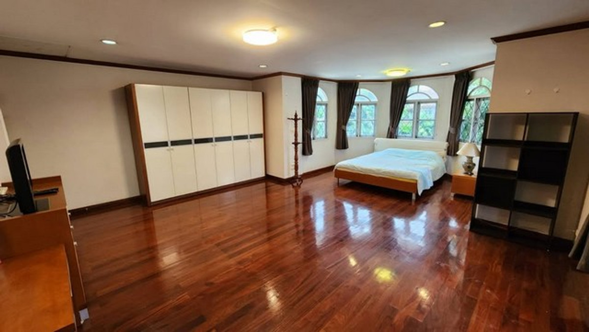 ให้เช่าบ้านเกษตร นวมินทร์ ลาดปลาเค้า : HR3240ให้เช่าบ้านเดี่ยวหลังใหญ่ 5 ห้องนอน ทำเลเลียบด่วน-เกษตรนวมินทร์ หมู่บ้านชวนชื่น ลาดพร้าว  พื้นที่ใช้สอยจุใจ 347 ตร.ม. พร้อมเฟอร์นิเจอร์และเครื่องใช้ไฟฟ้าครบชุด หิ้วกระเป๋าเข้าอยู่ได้เลย