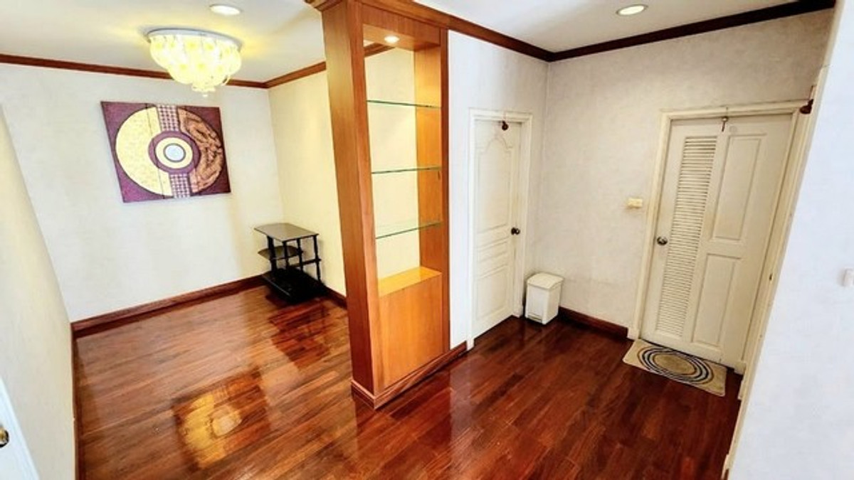 ให้เช่าบ้านเกษตร นวมินทร์ ลาดปลาเค้า : HR3240ให้เช่าบ้านเดี่ยวหลังใหญ่ 5 ห้องนอน ทำเลเลียบด่วน-เกษตรนวมินทร์ หมู่บ้านชวนชื่น ลาดพร้าว  พื้นที่ใช้สอยจุใจ 347 ตร.ม. พร้อมเฟอร์นิเจอร์และเครื่องใช้ไฟฟ้าครบชุด หิ้วกระเป๋าเข้าอยู่ได้เลย