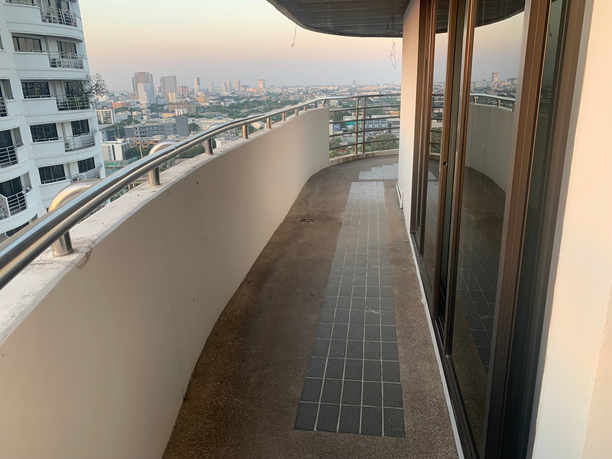 For RentCondoPattanakan, Srinakarin : Condo for rent Flora Ville Pattanakarn