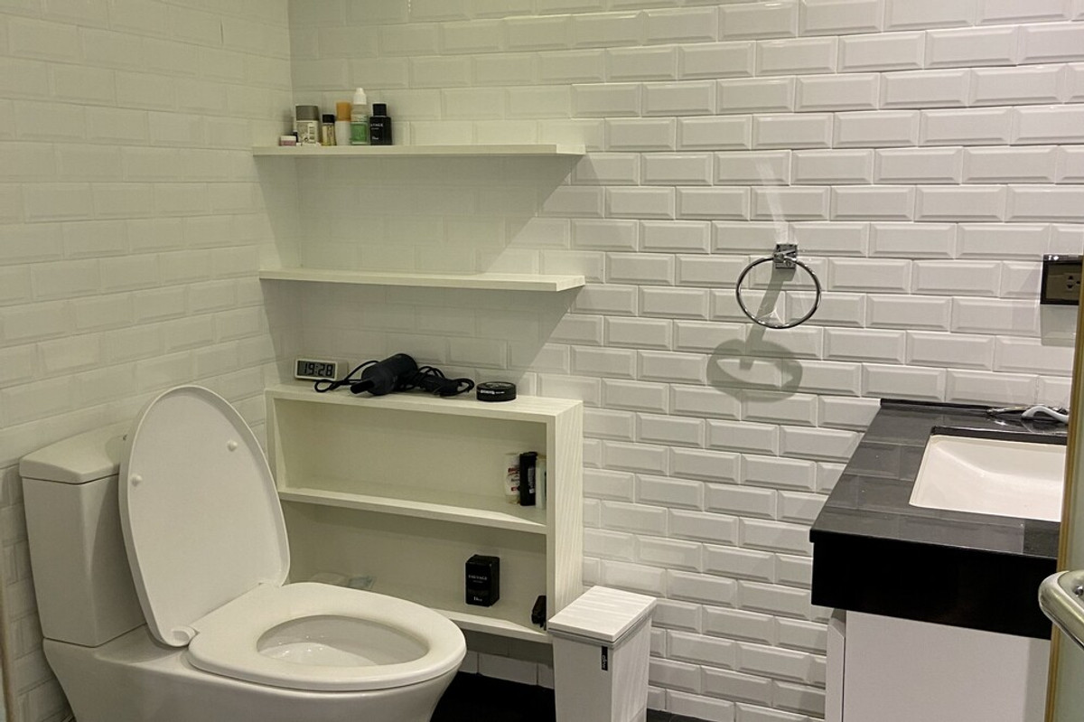 For SaleCondoSukhumvit, Asoke, Thonglor : 🔥 Sale with tenant !! 🔥 Code C20230203376.........Royal Castle Sukhumvit, 3 bedroom, 3 bathroom, 1 maid's room, furnished, Special Deal!!📣📣