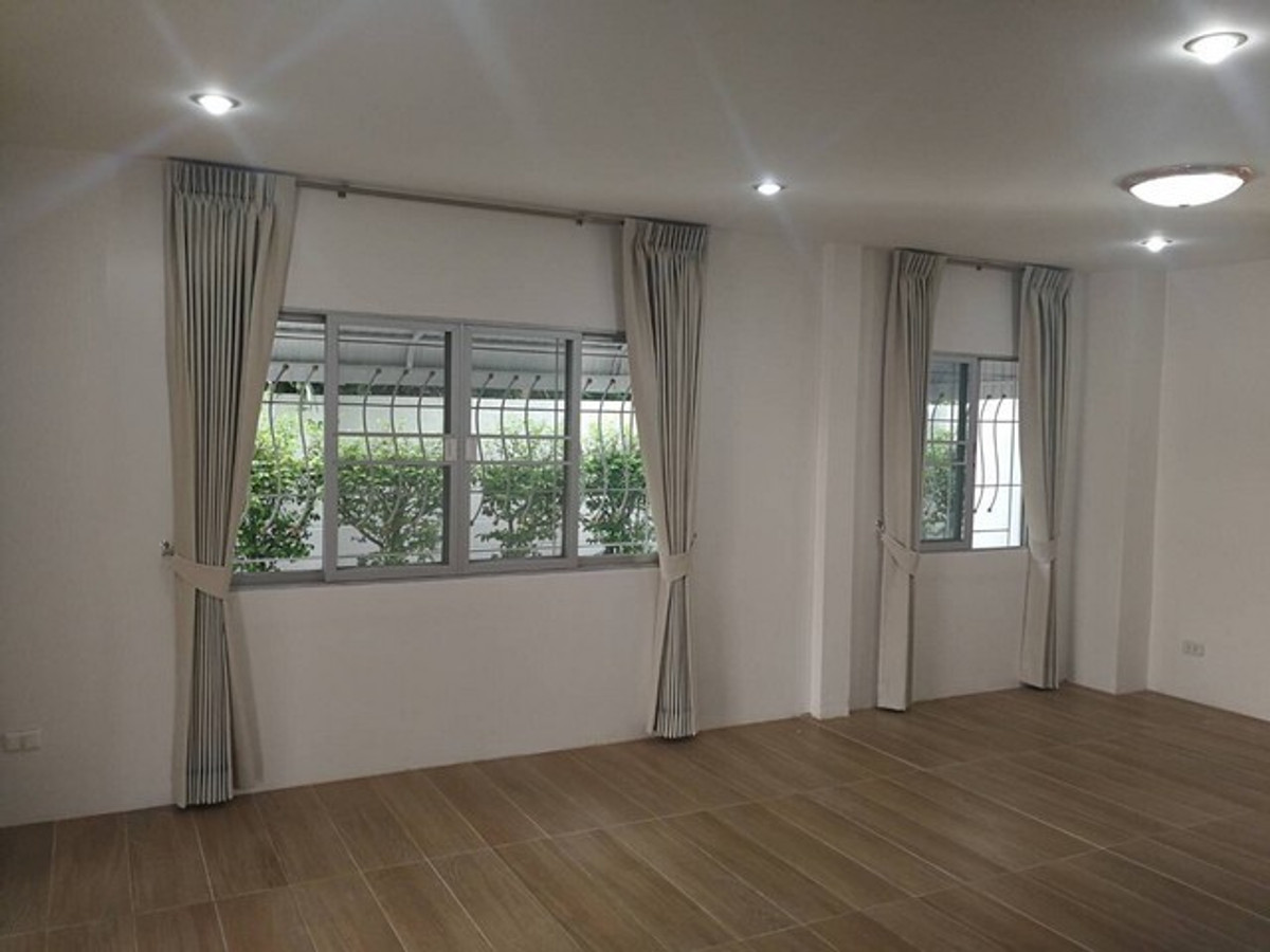 ให้เช่าบ้านนวมินทร์ รามอินทรา : HR3233ให้เช่าบ้านเดี่ยว 2 ชั้น ซอยนวมินทร์ 111 – พื้นที่กว้าง สวนร่มรื่น พร้อมอยู่ บรรยากาศเงียบสงบ ลมเย็นสบาย เหมาะสำหรับพักอาศัยอย่างยิ่ง