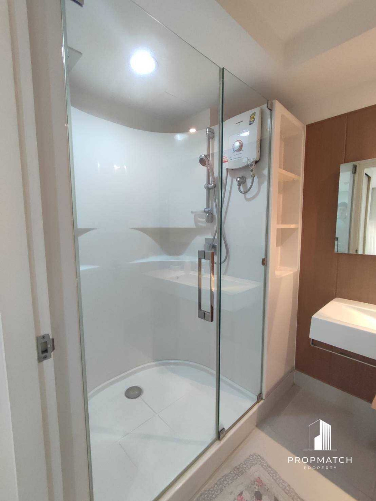 For RentCondoWongwianyai, Charoennakor : 📍The Bangkok Sathorn-Taksin 🛌 2 Bedroom 🚿2 Bathroom 🏬 4 Floor 📏 71 sq.m 📞0928895628 Line:plustor_ss