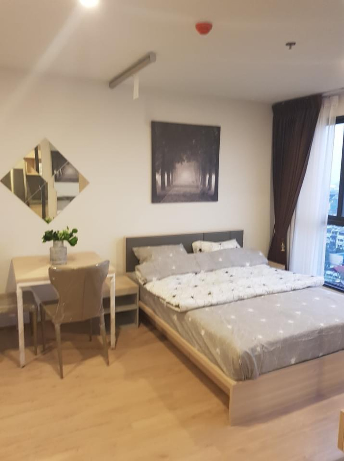 For RentCondoBangna, Bearing, Lasalle : Condo for Rent: Ideo O2 Near BTS Bang Na (approx. 300 meters)