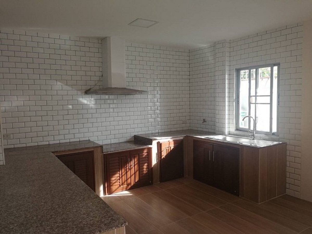 ให้เช่าบ้านนวมินทร์ รามอินทรา : HR3233ให้เช่าบ้านเดี่ยว 2 ชั้น ซอยนวมินทร์ 111 – พื้นที่กว้าง สวนร่มรื่น พร้อมอยู่ บรรยากาศเงียบสงบ ลมเย็นสบาย เหมาะสำหรับพักอาศัยอย่างยิ่ง