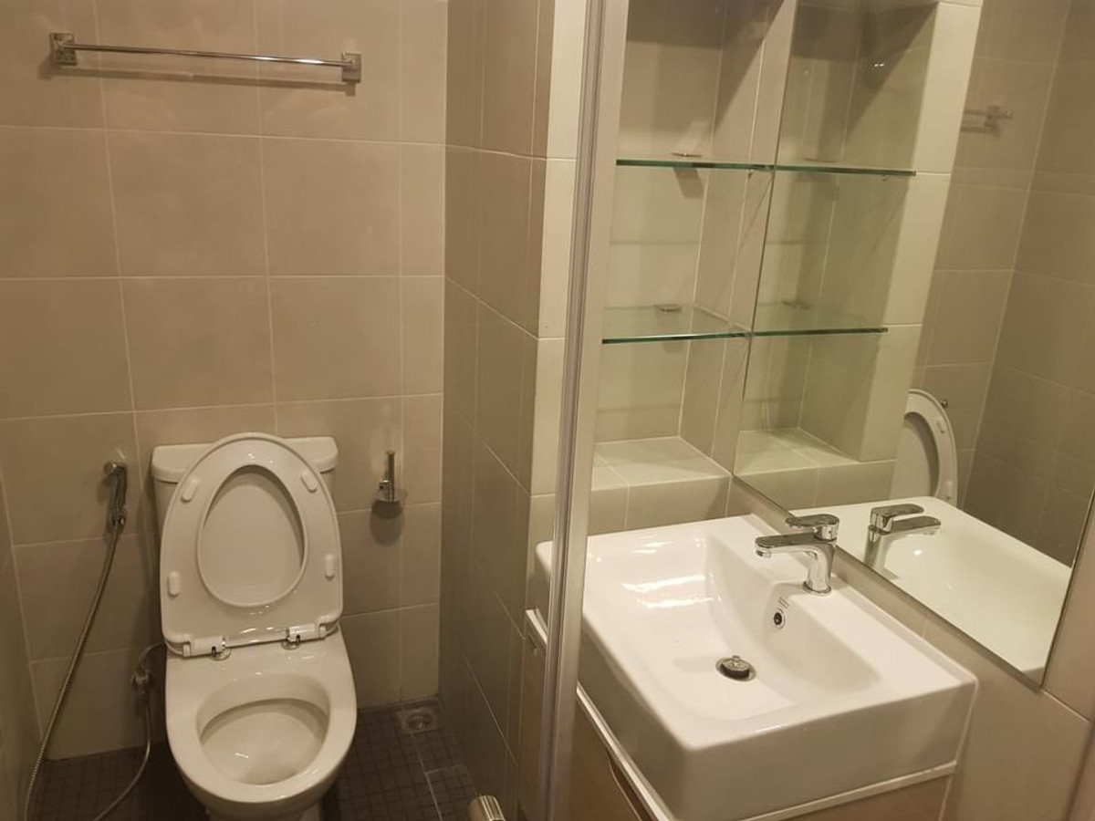 For RentCondoBangna, Bearing, Lasalle : Condo for Rent: Ideo O2 Near BTS Bang Na (approx. 300 meters)