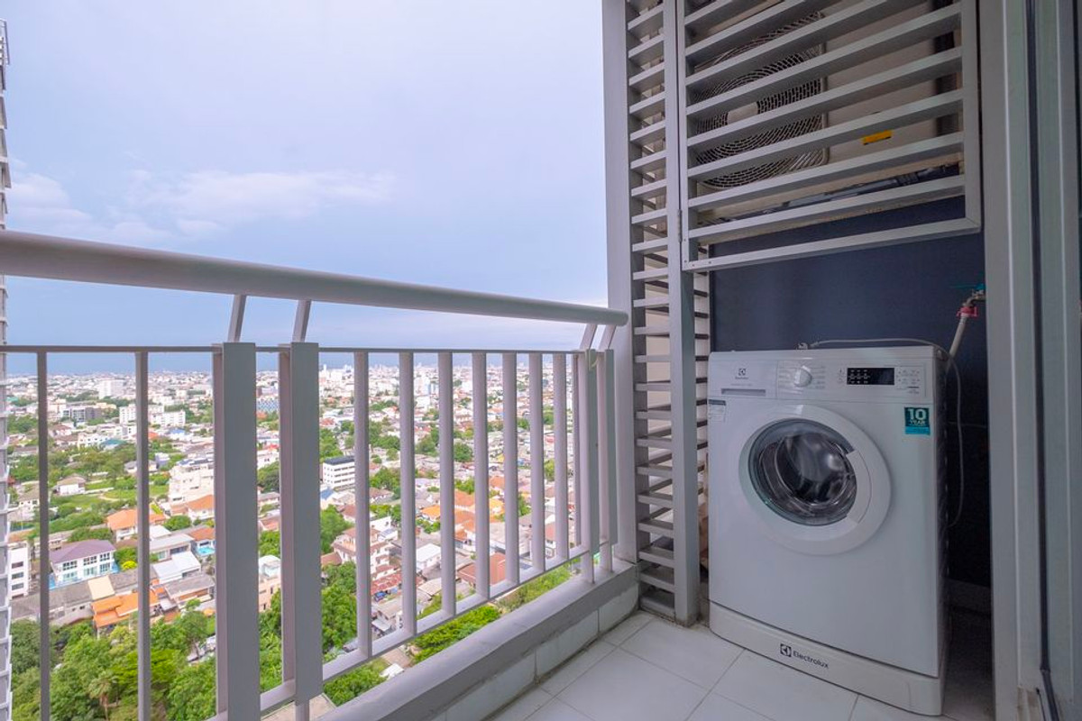 For RentCondoRatchadapisek, Huaikwang, Suttisan : For rent, Rhythm Ratchada, large room, 46.5 sq m, high floor, beautiful view, fully furnished, ready to move in.