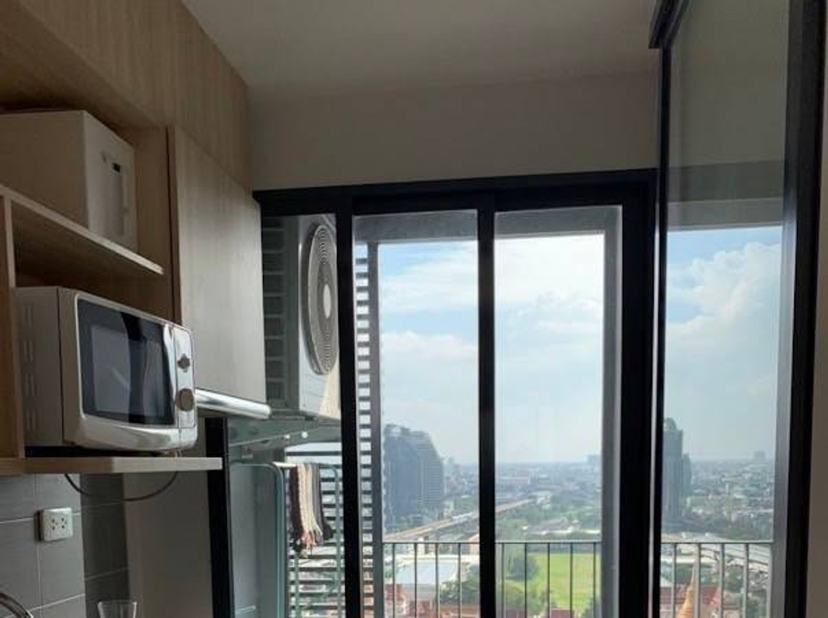 For RentCondoBangna, Bearing, Lasalle : Condo for Rent: Ideo O2 Near BTS Bang Na (approx. 300 meters)