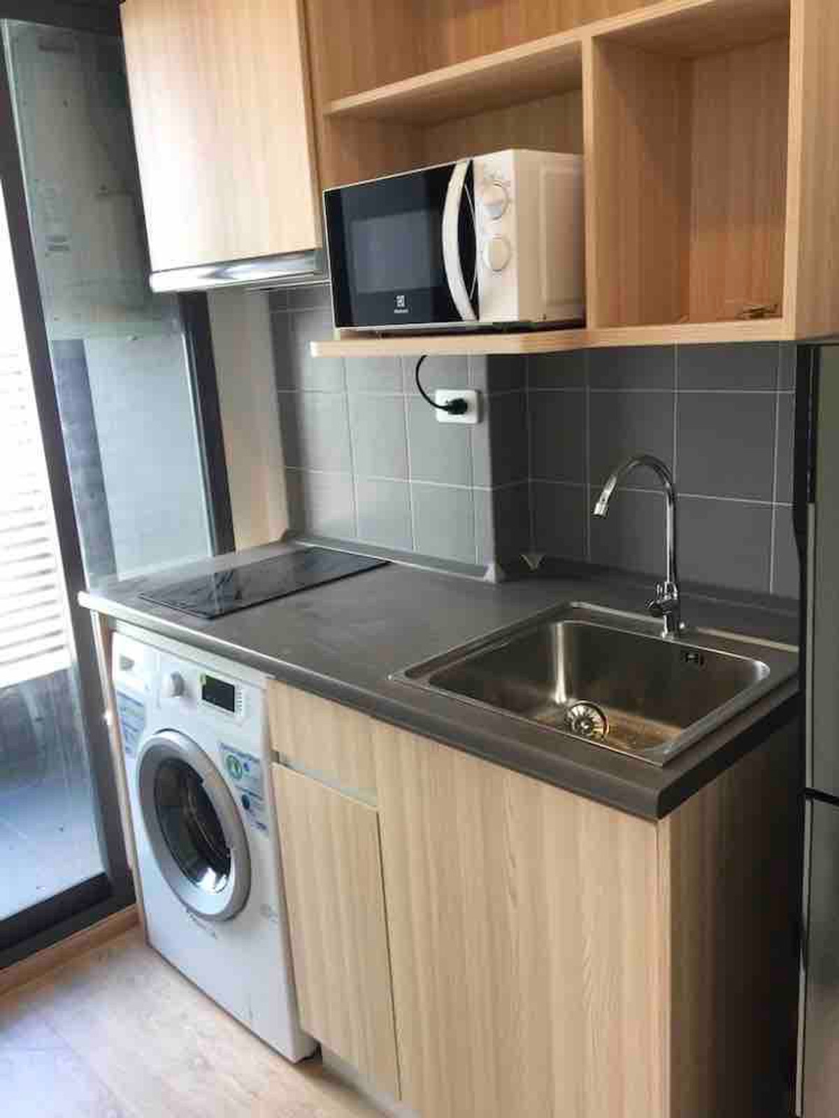 For RentCondoBangna, Bearing, Lasalle : Condo for Rent: Ideo O2 Near BTS Bang Na (approx. 300 meters)