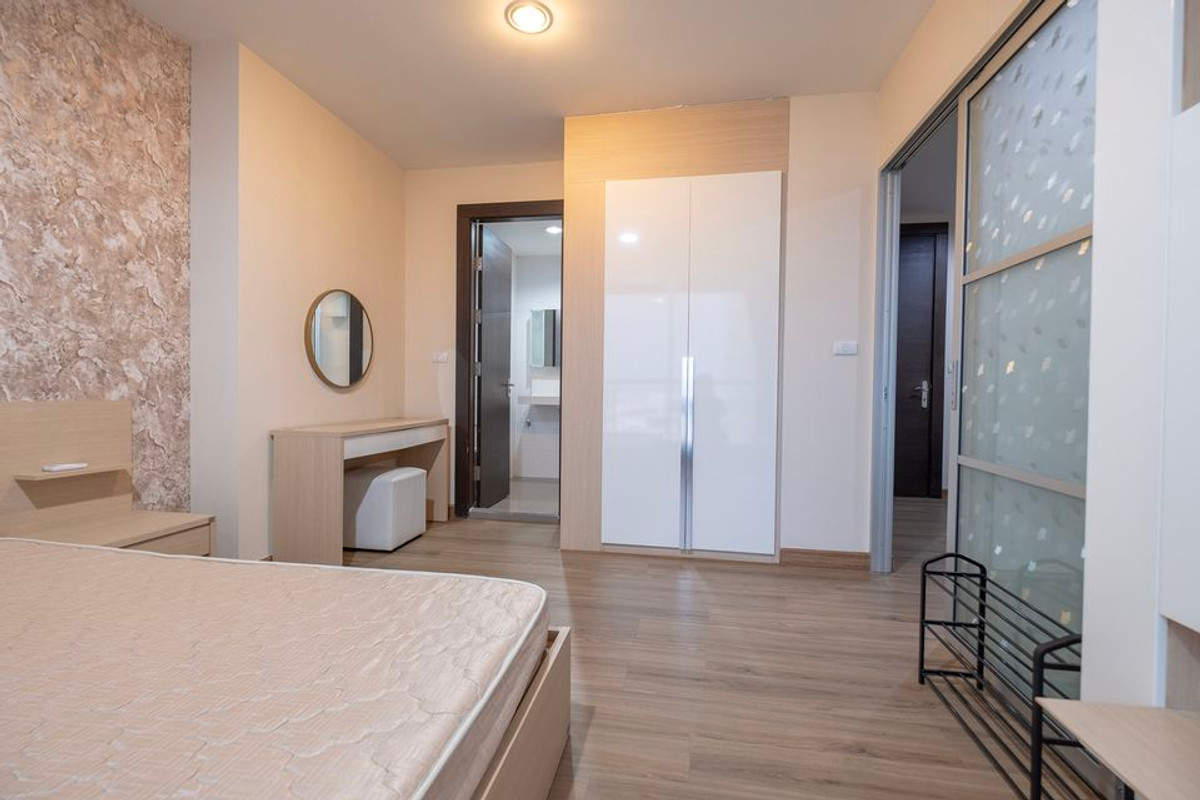 For RentCondoRatchadapisek, Huaikwang, Suttisan : For rent, Rhythm Ratchada, large room, 46.5 sq m, high floor, beautiful view, fully furnished, ready to move in.