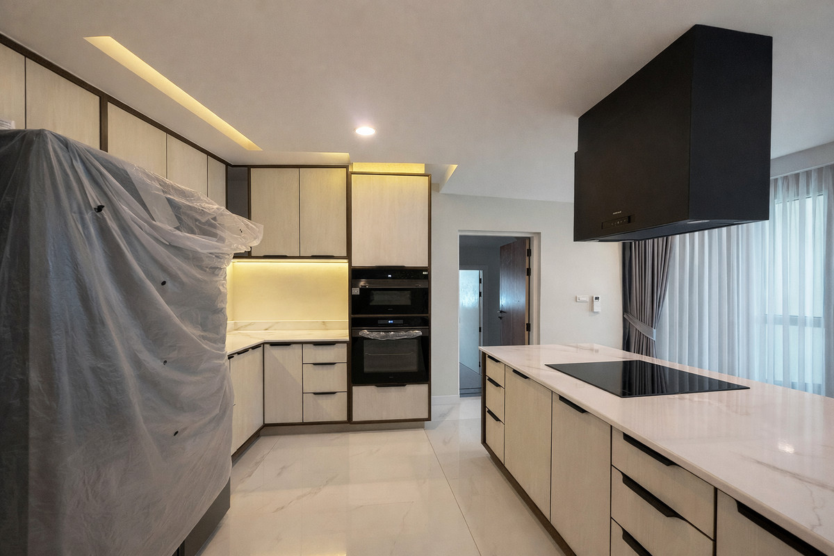 For RentHouseSukhumvit, Asoke, Thonglor : Fully renovated 4-bedroom house in Phrom Phong ** NO CO-AGENT ** 