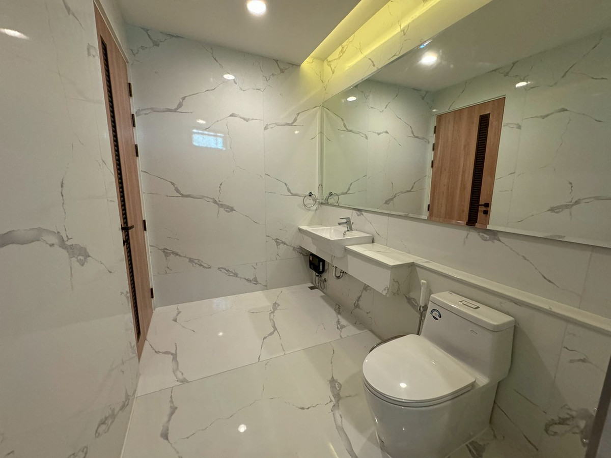 For RentHouseSukhumvit, Asoke, Thonglor : Fully renovated 4-bedroom house in Phrom Phong ** NO CO-AGENT ** 