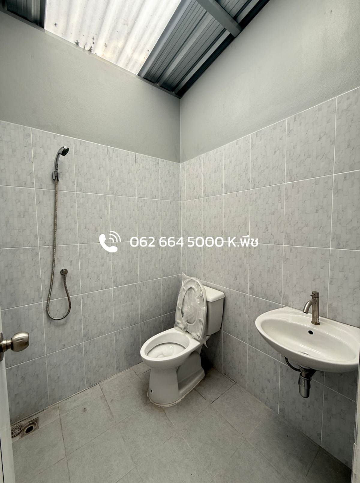 For RentWarehouseRama3 (Riverside),Satupadit : Warehouse with office for rent, 437 sq m. 💥 Sathupradit Rama 3, near the expressway 📍