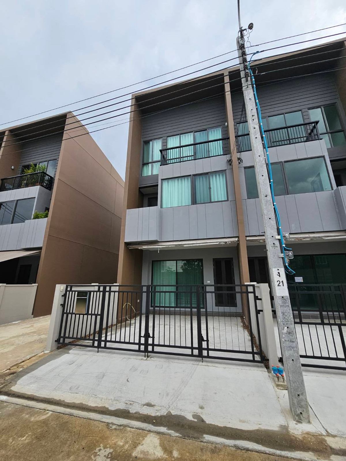 For RentTownhomeMin Buri, Romklao : 🔥 For rent, 3-story townhome, new house, near Central Rama 9 | Baan Klang Muang Rama 9 – Krungthep Kreetha | Good location, convenient travel, easy into the city. Near Suvarnabhumi Airport ✨
