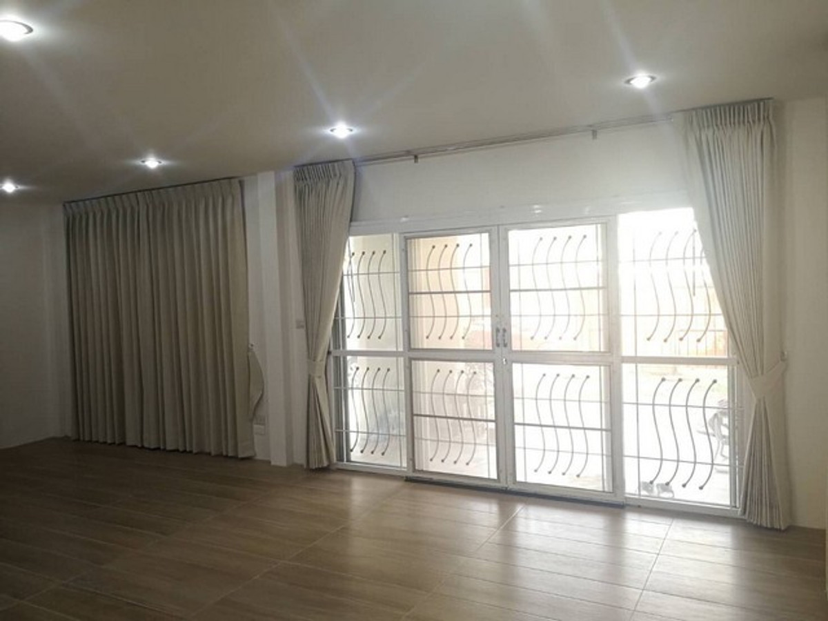 ให้เช่าบ้านนวมินทร์ รามอินทรา : HR3233ให้เช่าบ้านเดี่ยว 2 ชั้น ซอยนวมินทร์ 111 – พื้นที่กว้าง สวนร่มรื่น พร้อมอยู่ บรรยากาศเงียบสงบ ลมเย็นสบาย เหมาะสำหรับพักอาศัยอย่างยิ่ง