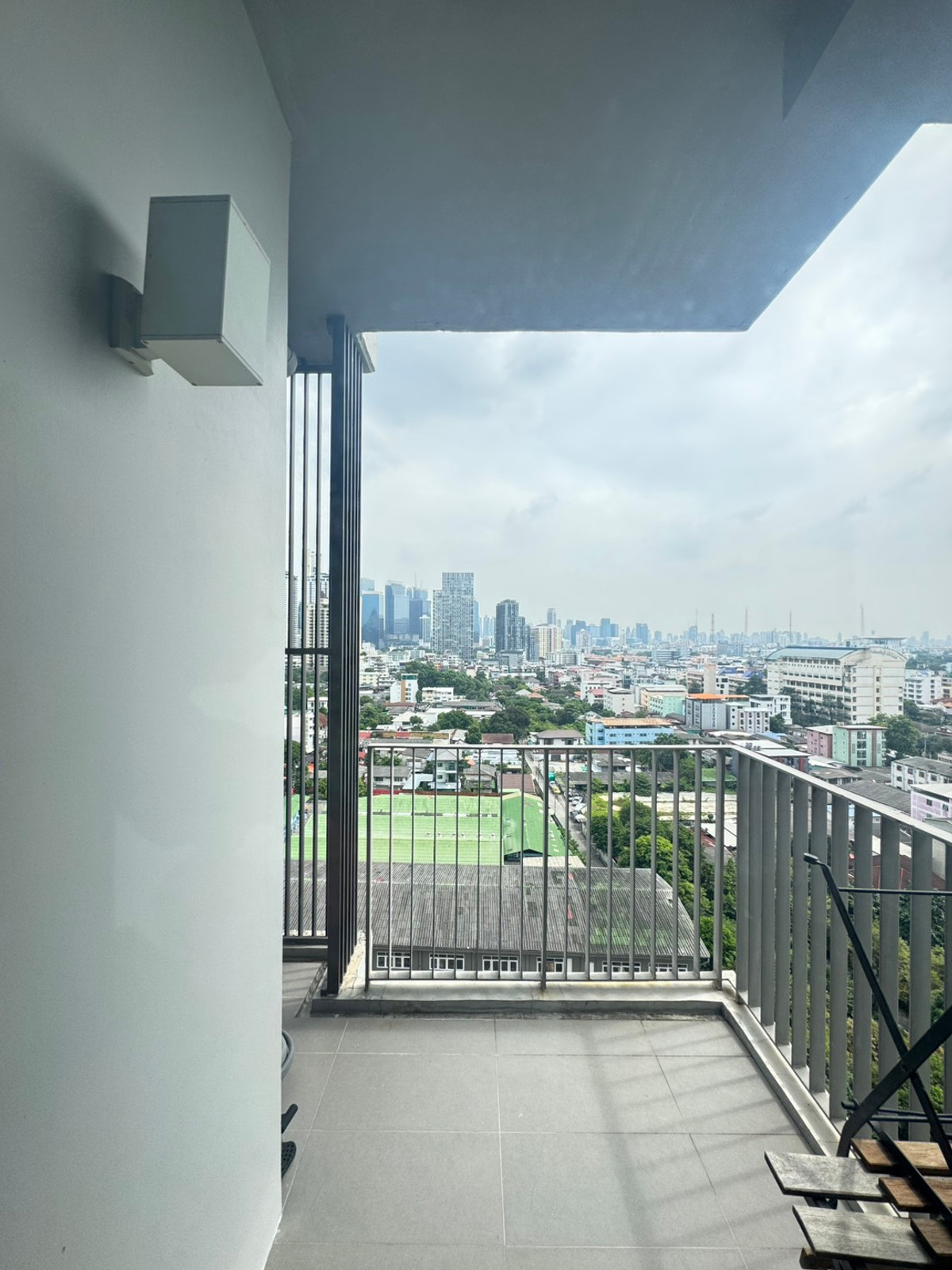 For SaleCondoSathorn, Narathiwat : The price is very good. Condo near BTS St. Louis, high floor, beautiful open view.