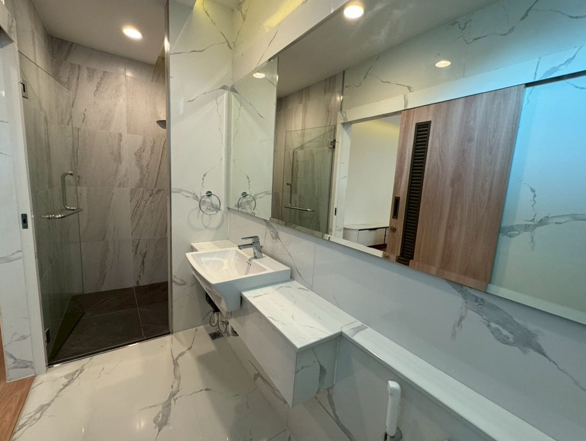 For RentHouseSukhumvit, Asoke, Thonglor : Fully renovated 4-bedroom house in Phrom Phong ** NO CO-AGENT ** 
