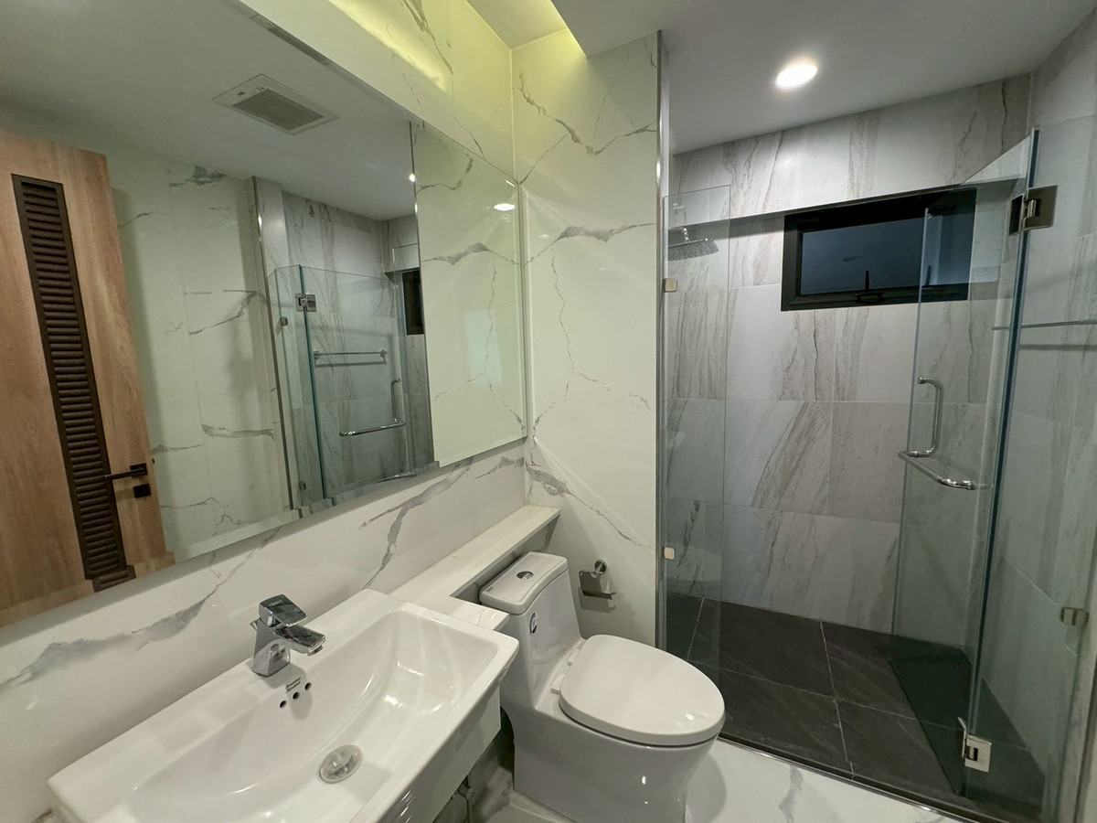 For RentHouseSukhumvit, Asoke, Thonglor : Fully renovated 4-bedroom house in Phrom Phong ** NO CO-AGENT ** 