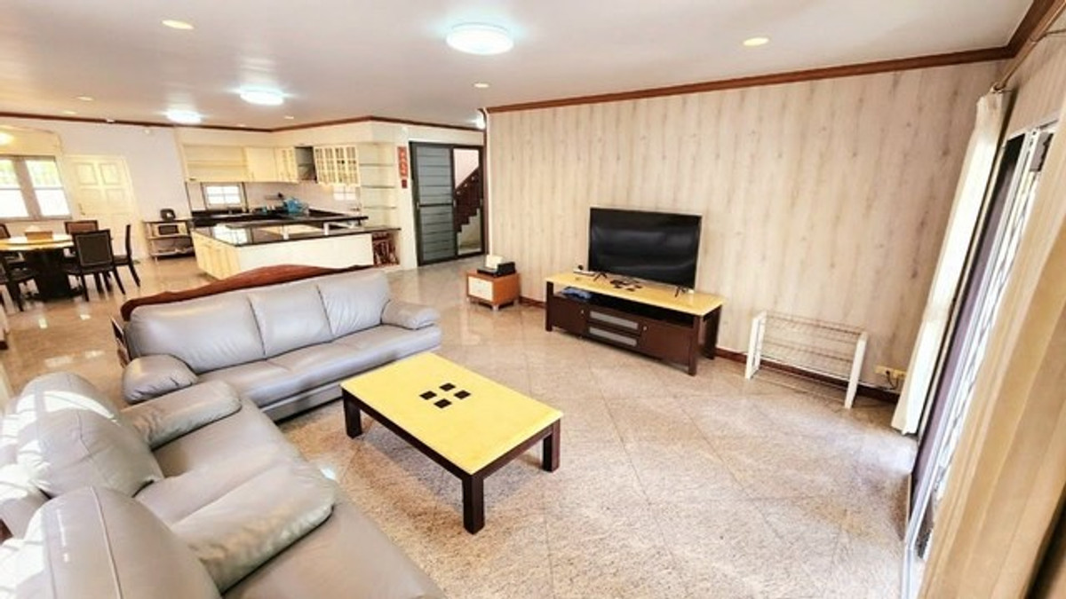 ให้เช่าบ้านเกษตร นวมินทร์ ลาดปลาเค้า : HR3240ให้เช่าบ้านเดี่ยวหลังใหญ่ 5 ห้องนอน ทำเลเลียบด่วน-เกษตรนวมินทร์ หมู่บ้านชวนชื่น ลาดพร้าว  พื้นที่ใช้สอยจุใจ 347 ตร.ม. พร้อมเฟอร์นิเจอร์และเครื่องใช้ไฟฟ้าครบชุด หิ้วกระเป๋าเข้าอยู่ได้เลย