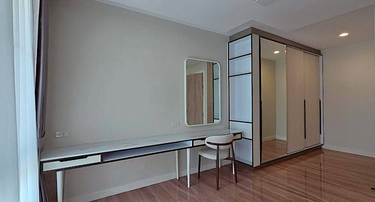 For RentHouseSukhumvit, Asoke, Thonglor : Fully renovated 4-bedroom house in Phrom Phong ** NO CO-AGENT ** 