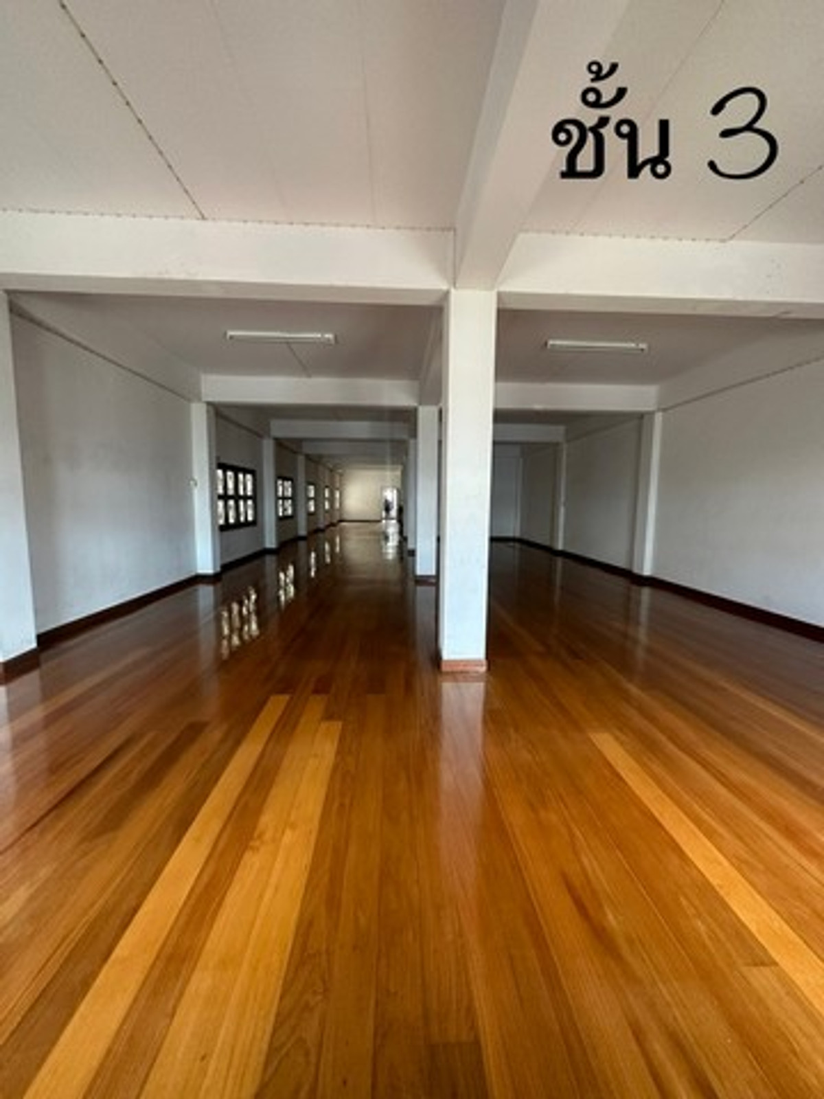 ให้เช่าอาคารพาณิชย์พัฒนาการ ศรีนครินทร์ : HR3224ให้เช่าอาคารพาณิชย์พื้นที่ใหญ่ 1,100 ตร.ม. ทำเลทองติดถนนศรีนครินทร์ หน้าร้านโดดเด่นติดถนนใหญ่ (ฝั่งซีคอนสแควร์) | ใกล้ MRT ศรีนุช เพียงไม่กี่ก้าว