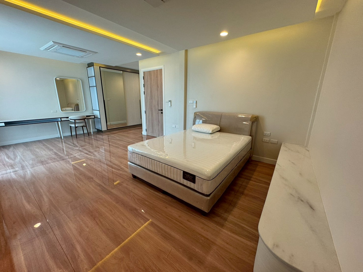 For RentHouseSukhumvit, Asoke, Thonglor : Fully renovated 4-bedroom house in Phrom Phong ** NO CO-AGENT ** 
