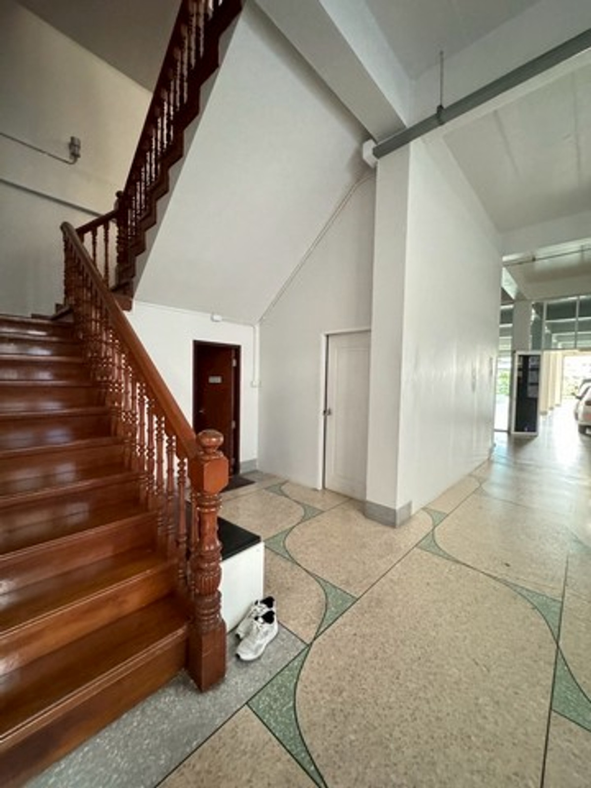 ให้เช่าอาคารพาณิชย์พัฒนาการ ศรีนครินทร์ : HR3224ให้เช่าอาคารพาณิชย์พื้นที่ใหญ่ 1,100 ตร.ม. ทำเลทองติดถนนศรีนครินทร์ หน้าร้านโดดเด่นติดถนนใหญ่ (ฝั่งซีคอนสแควร์) | ใกล้ MRT ศรีนุช เพียงไม่กี่ก้าว